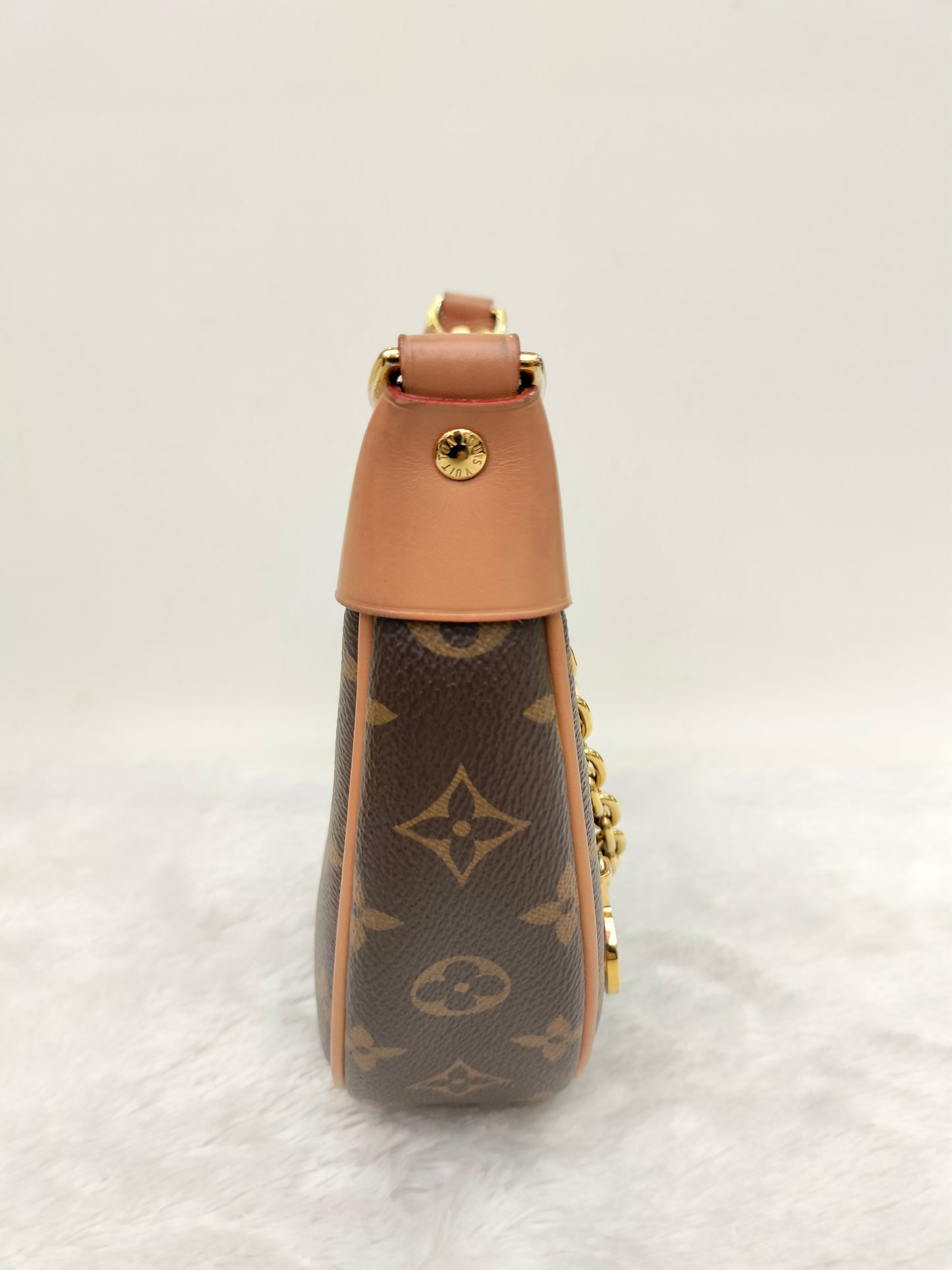 LV Loop Monogram (CHIP)