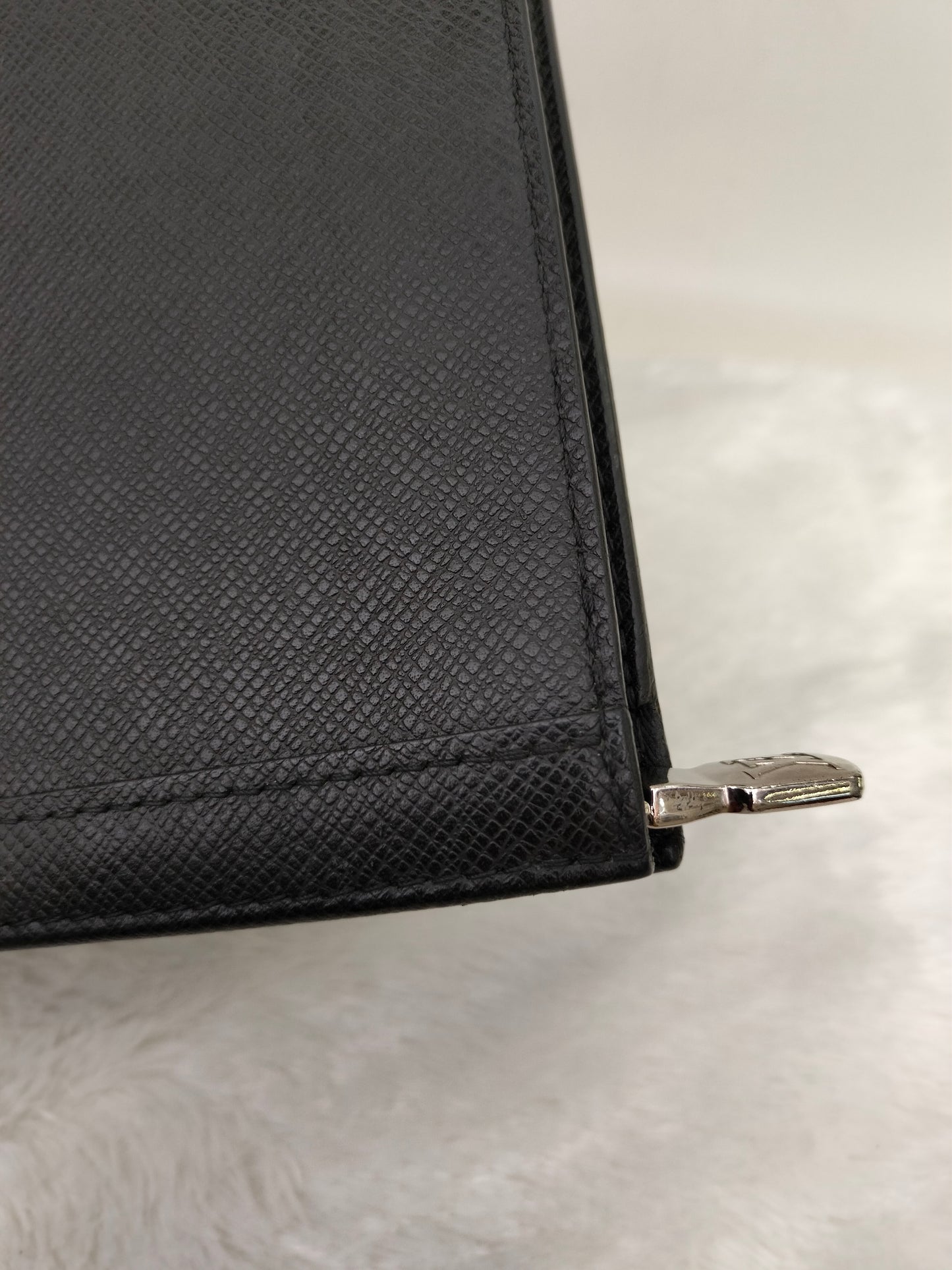 LV Pochette Voyage Taiga Noir 2018
