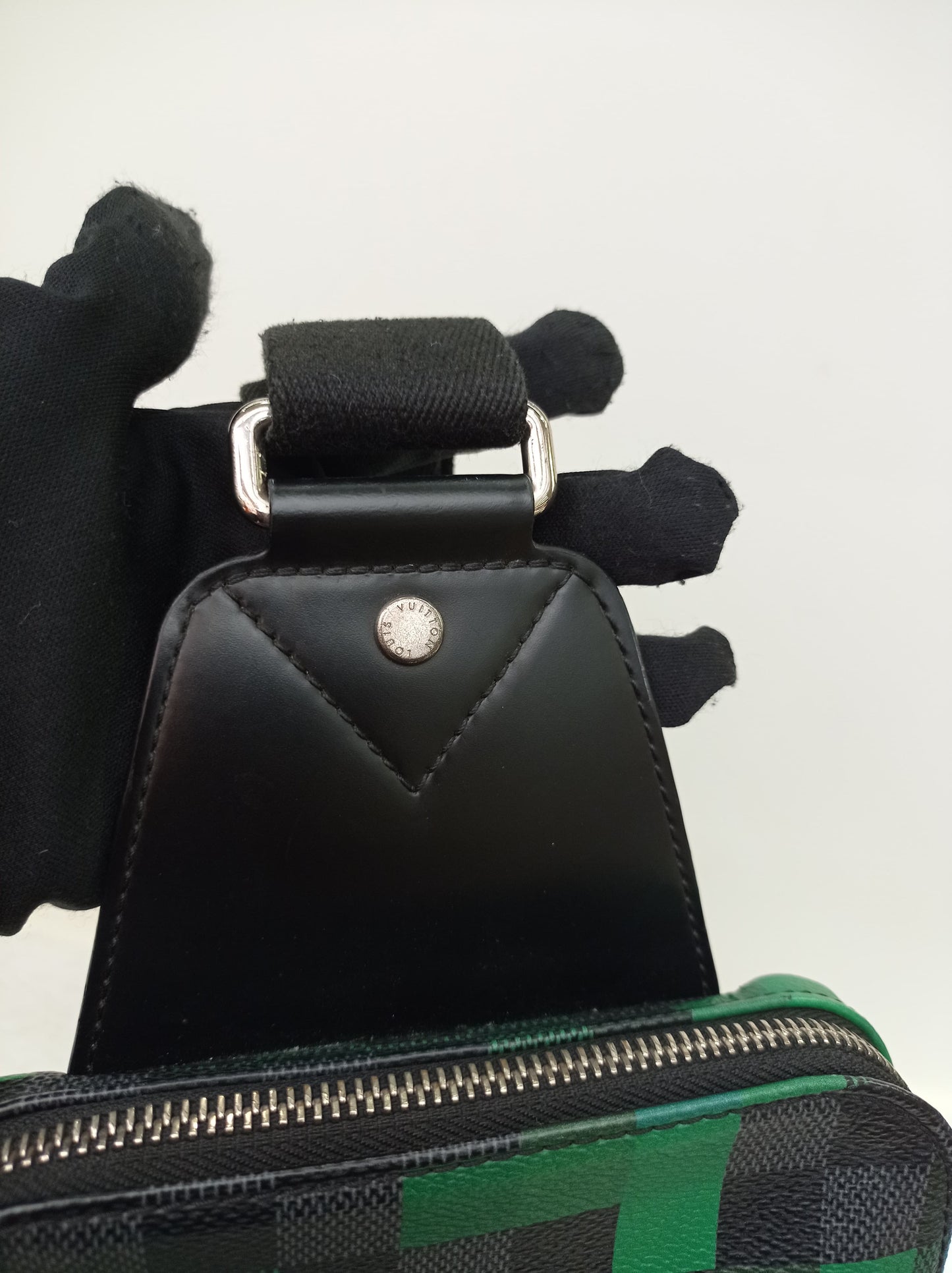 LV Avenue Sling Graphite Pixel Vert 2018