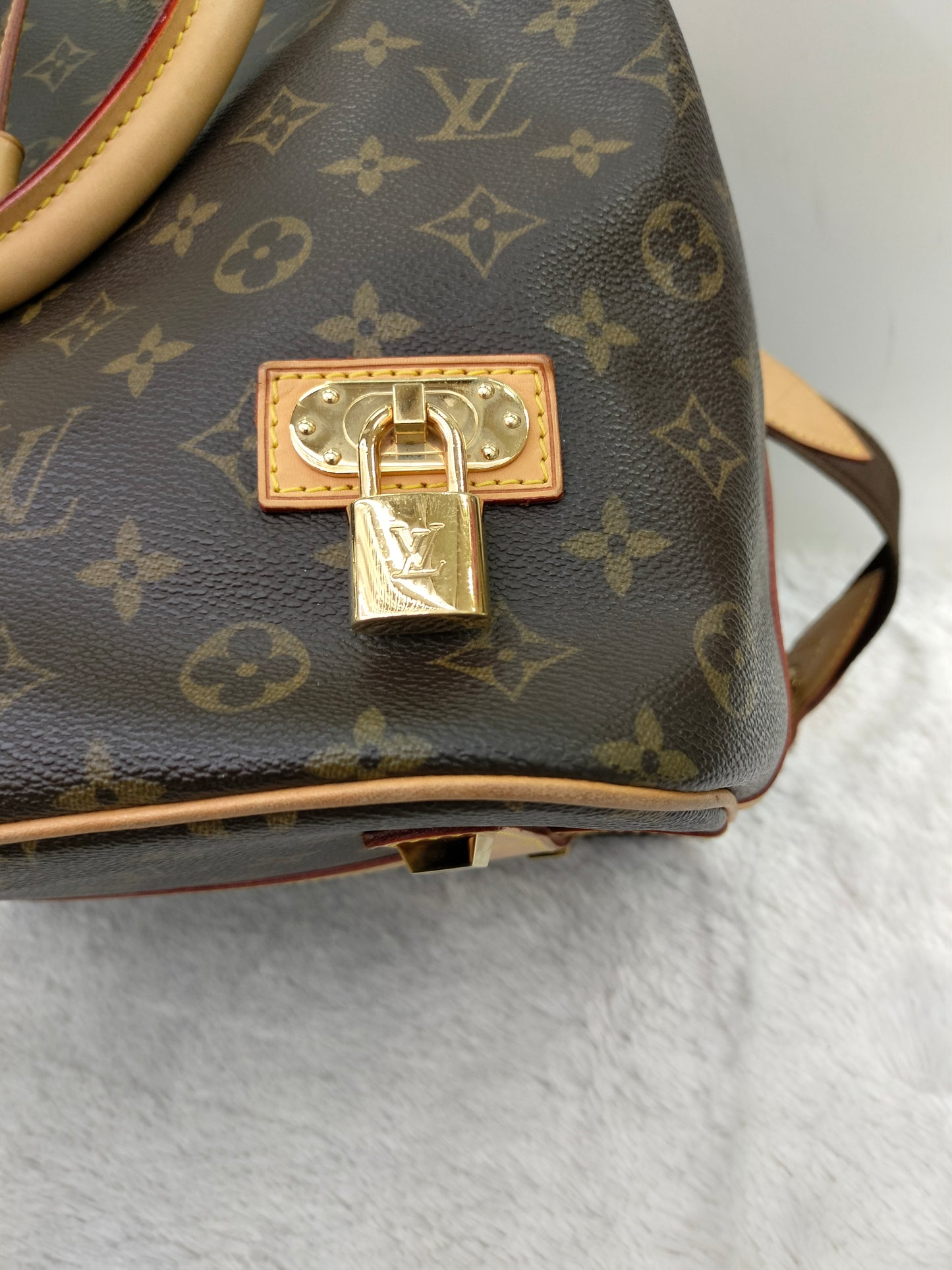 LV Neo Monogram 2010