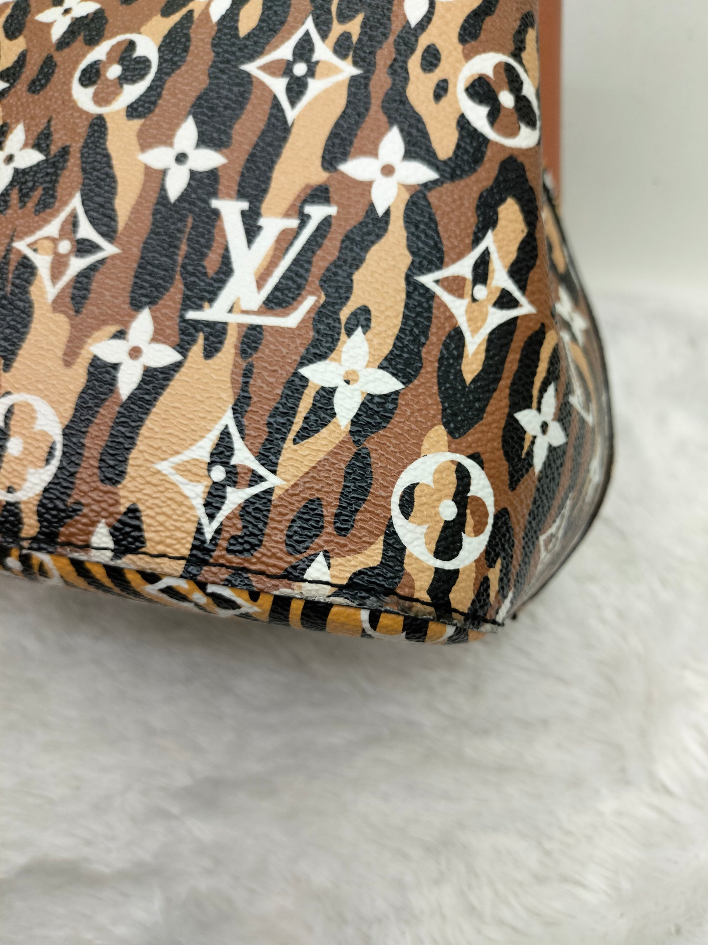 LV Neo Noe Monogram Giant Jungle Leopard Caramel 2019