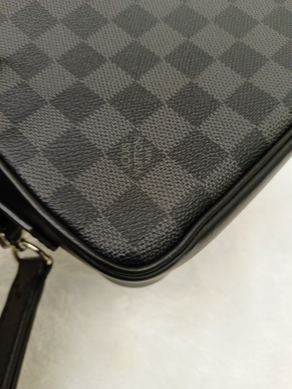 LV Kasai Clutch Graphite 2018