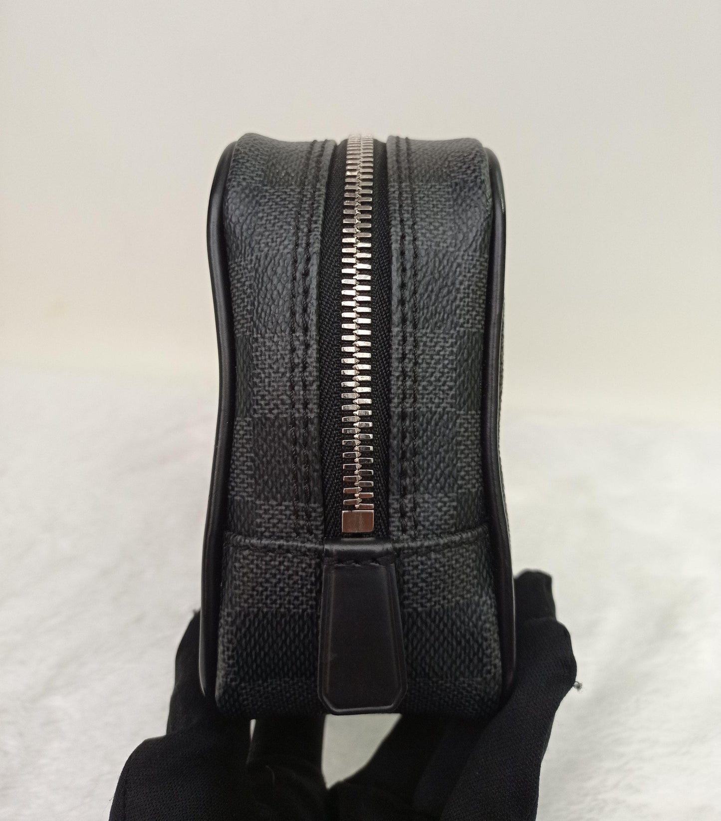 LV Toilet Pouch PM Graphite 2014