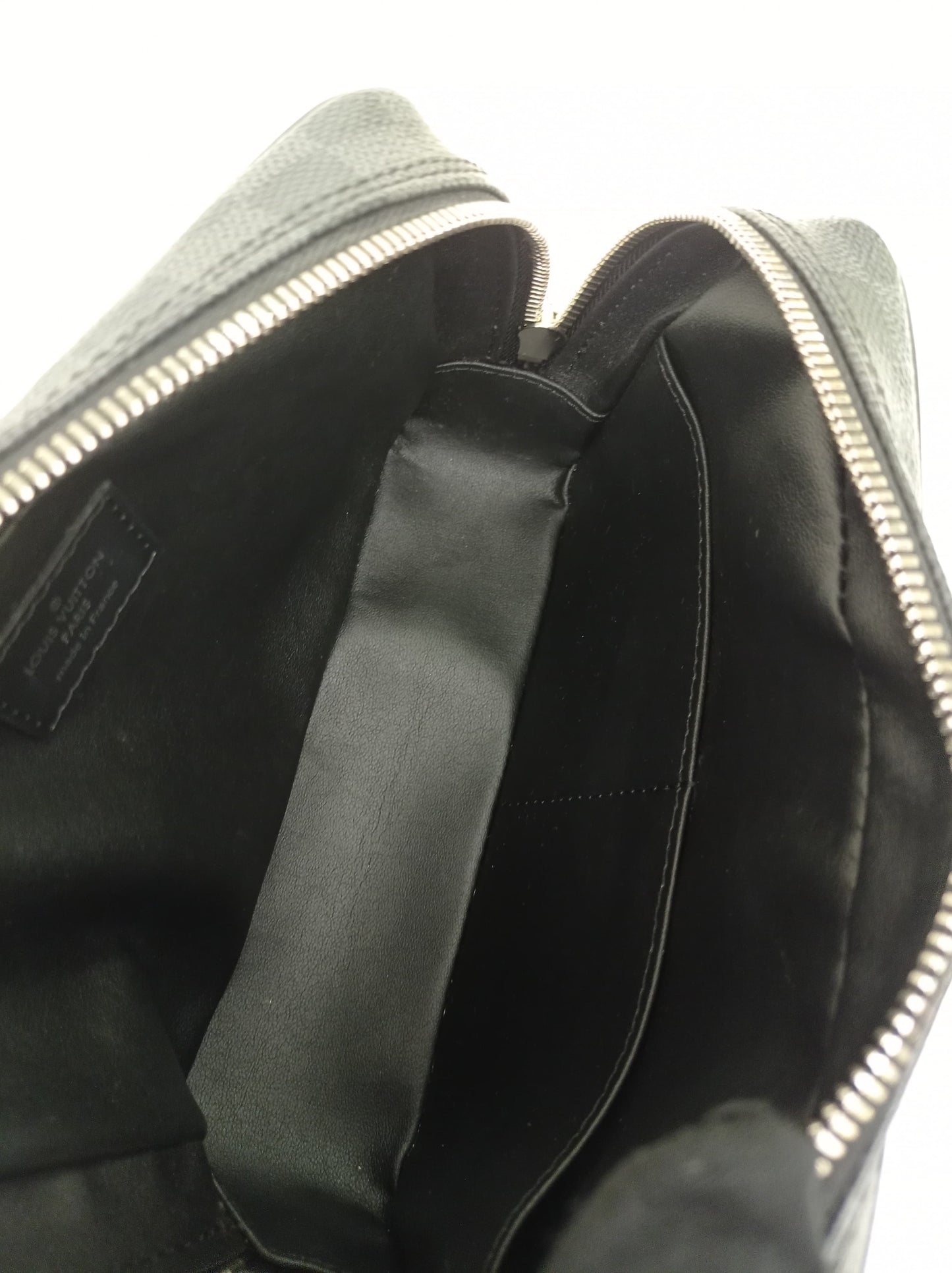 LV Toilet Pouch PM Graphite 2014