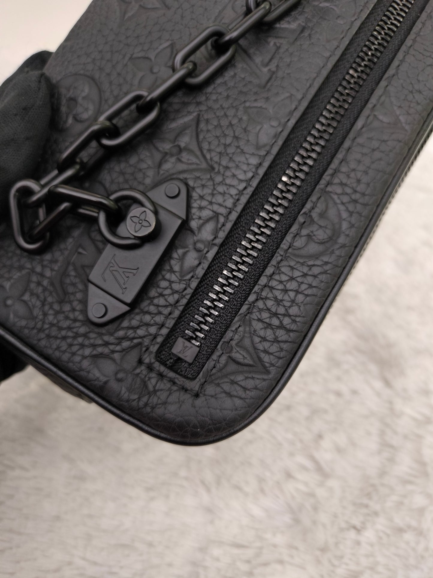 LV Pochette Volga Monogram Taurillon Empreinte Noir 2020