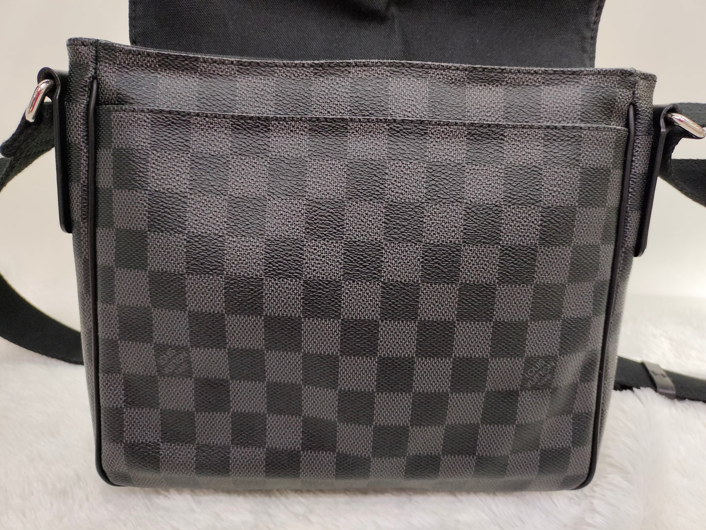LV District PM Graphite 2013
