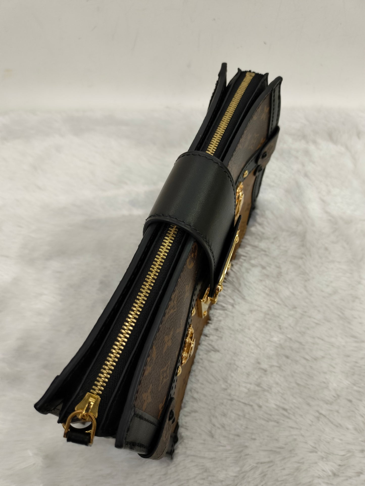 LV Trunk Clutch Monogram Reverse 2018