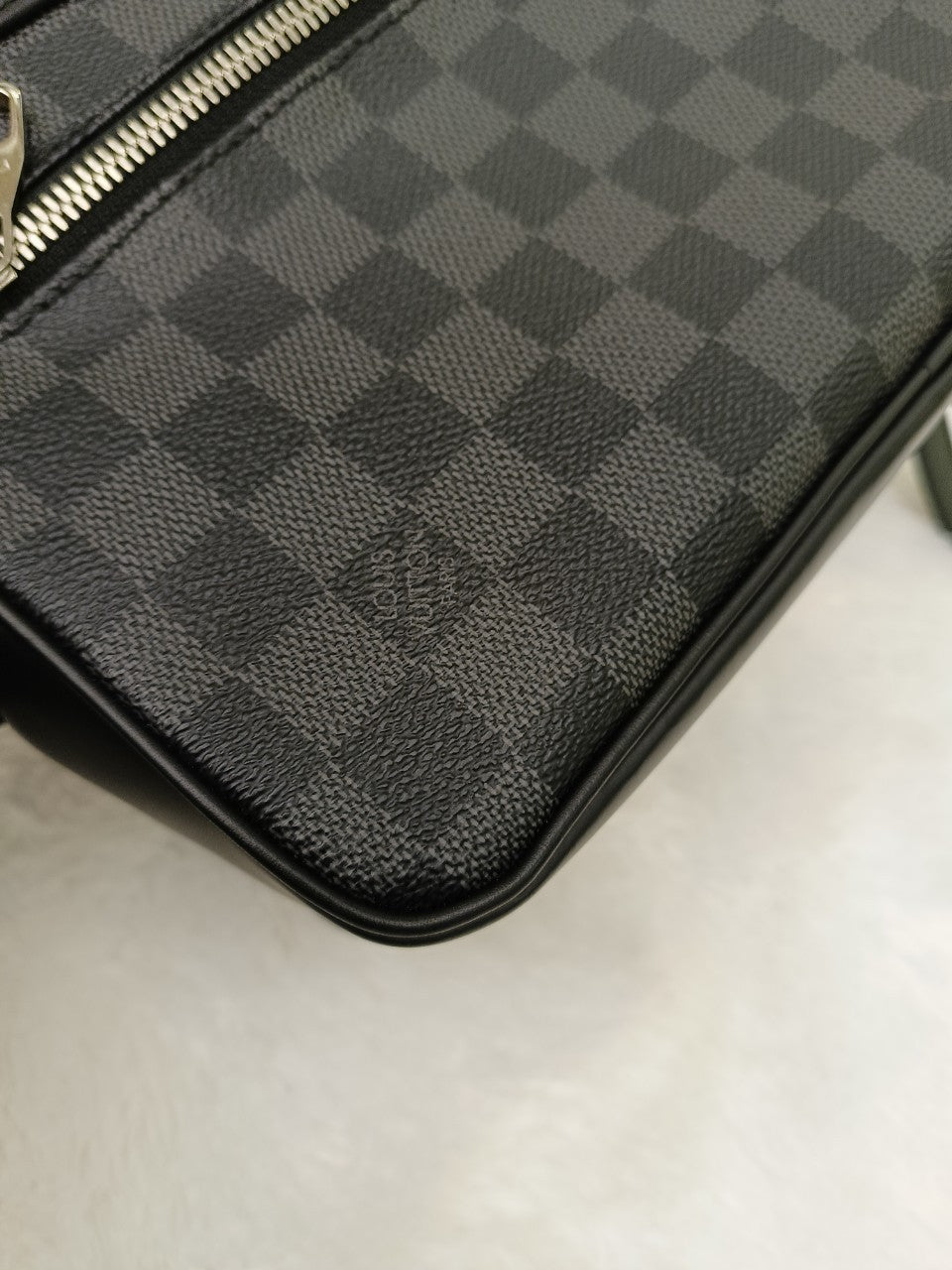 LV Kasai Clutch Graphite 2018