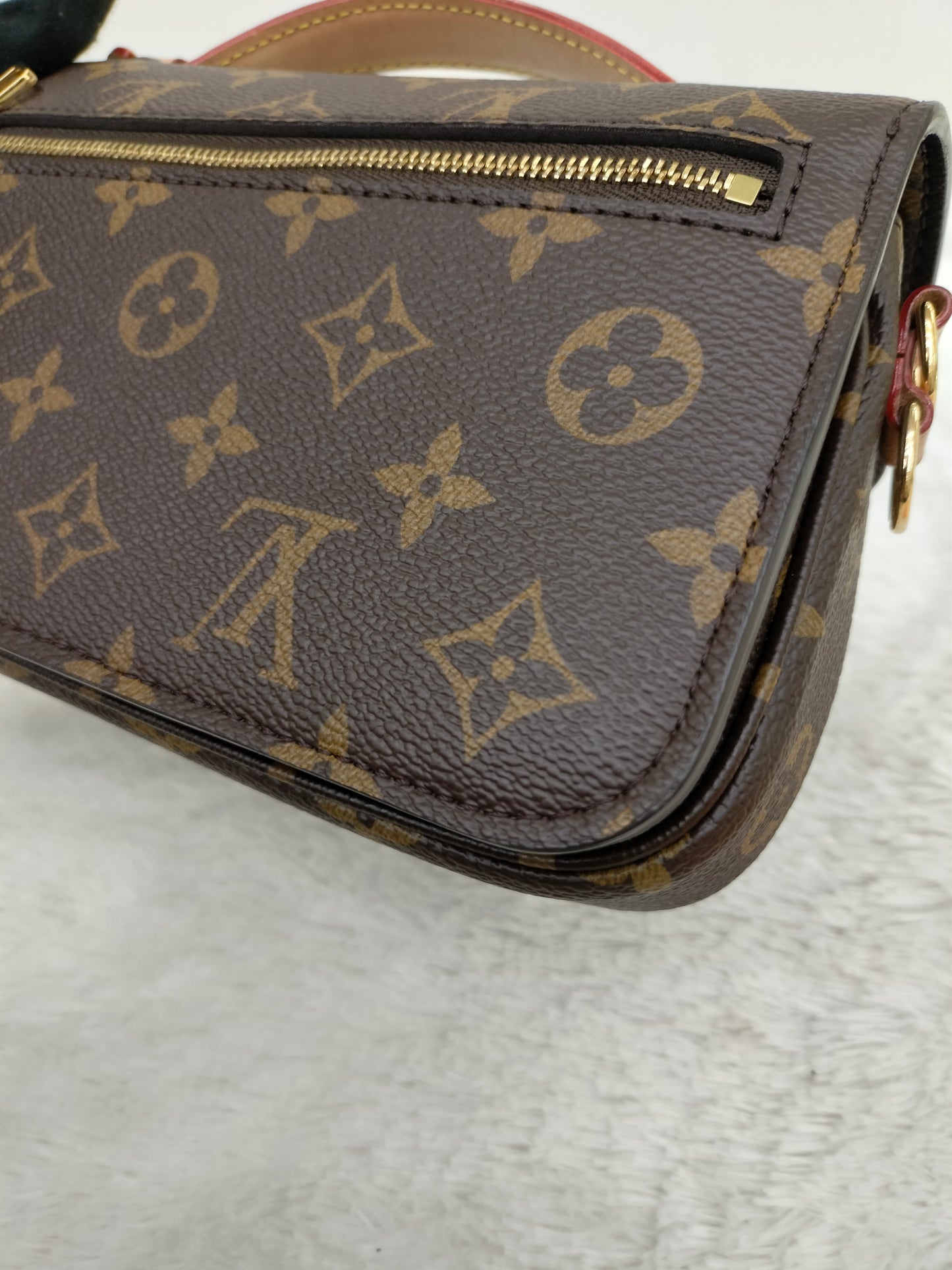 LV Pochette Metis East West Monogram 2023 (CHIP)