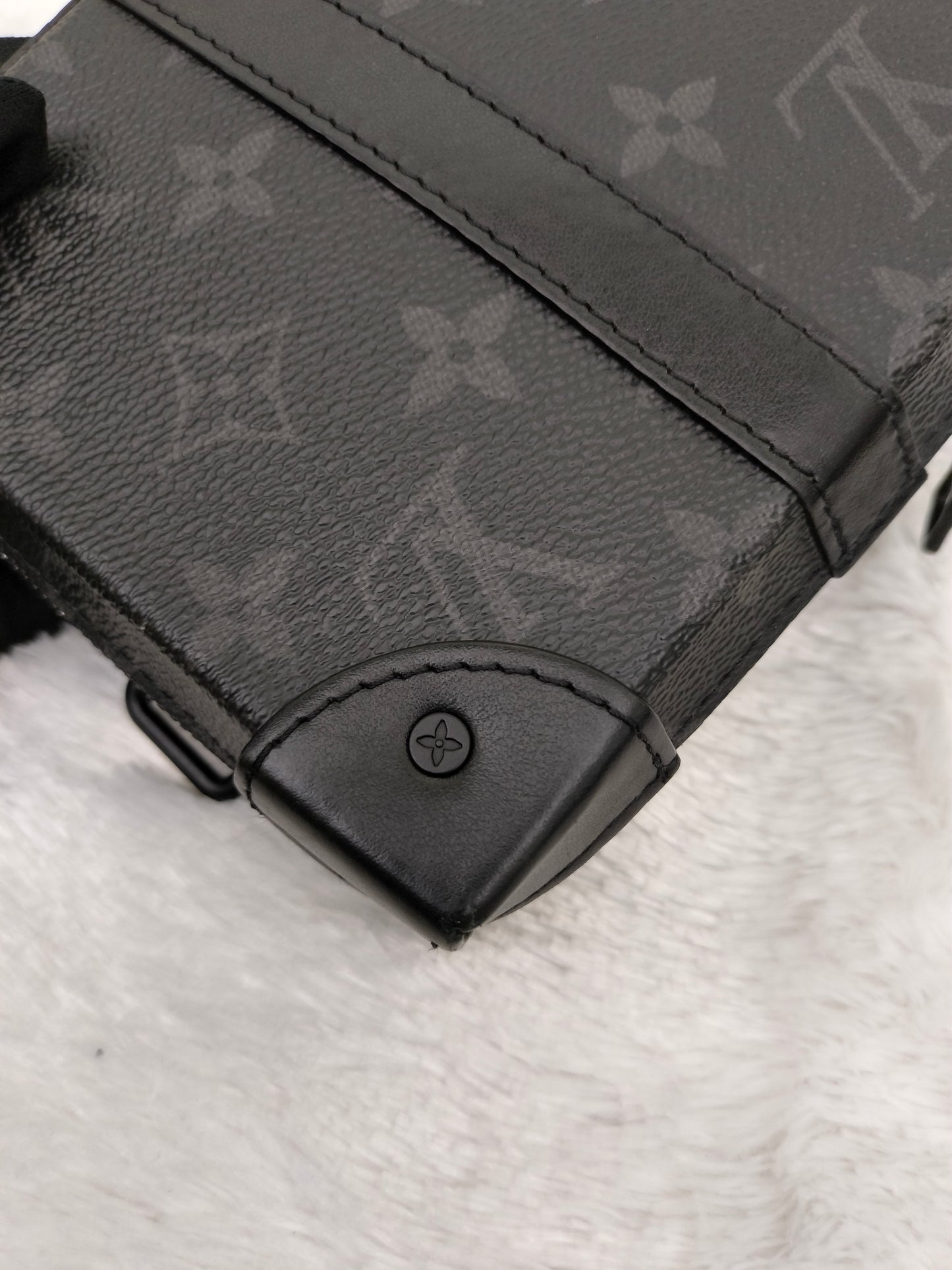 LV Soft Trunk Wallet Monogram Eclipse (CHIP)