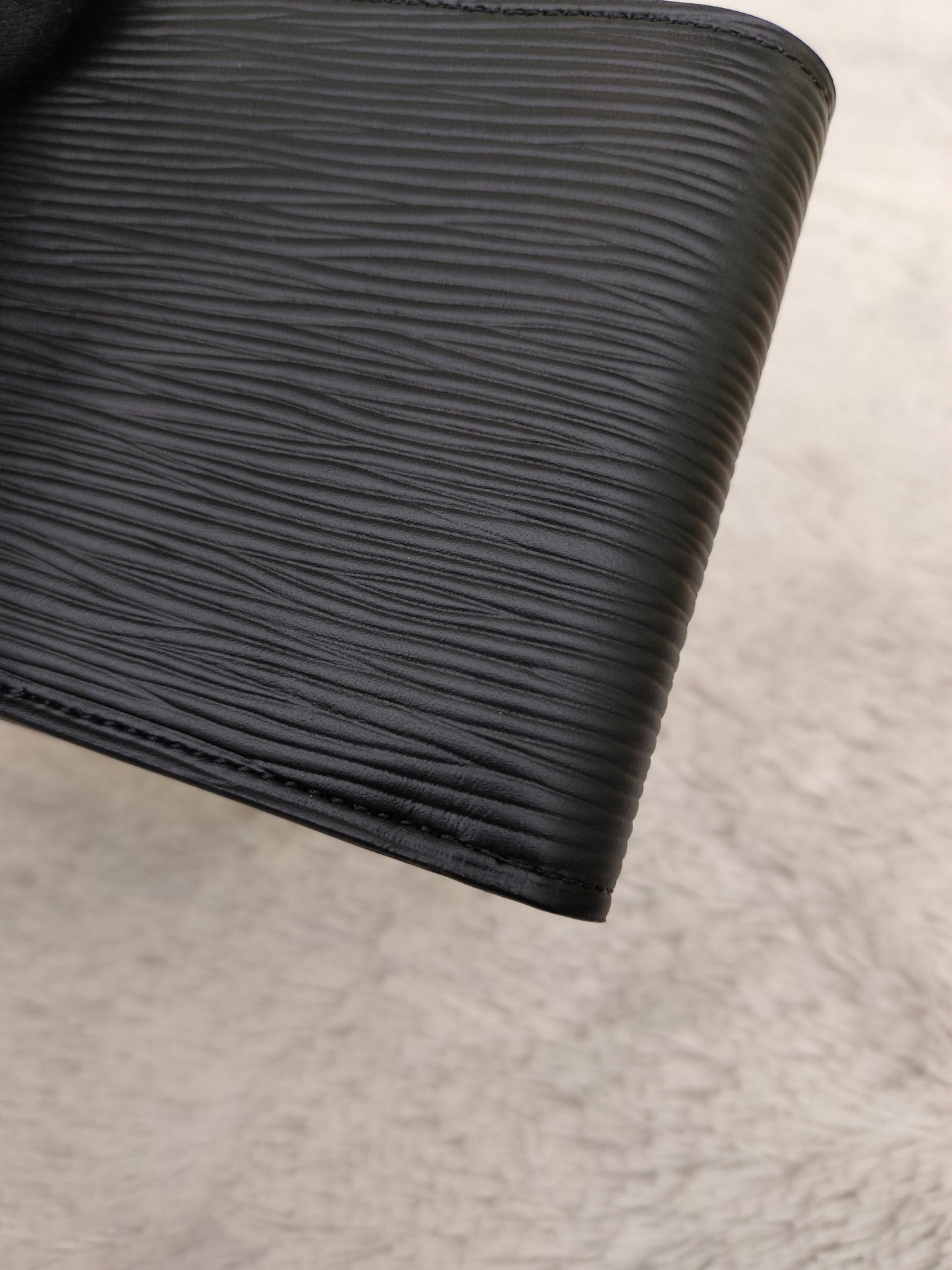 *NEW* LV Portefeuille Multiple Epi Noir M (CHIP)