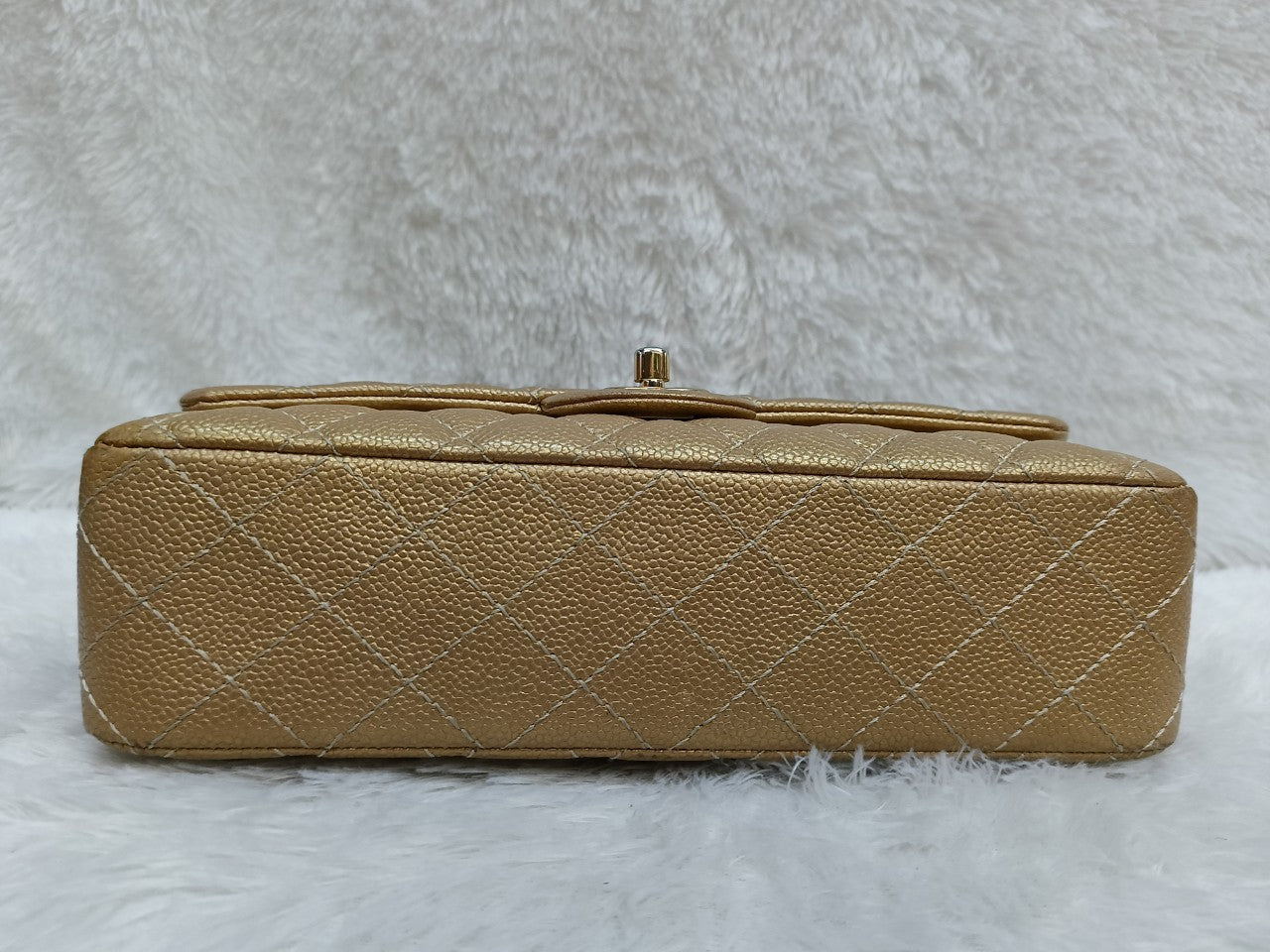 Chanel Medium Caviar Bronze GHW #20. Size 25,5x15,5x6,5cm
