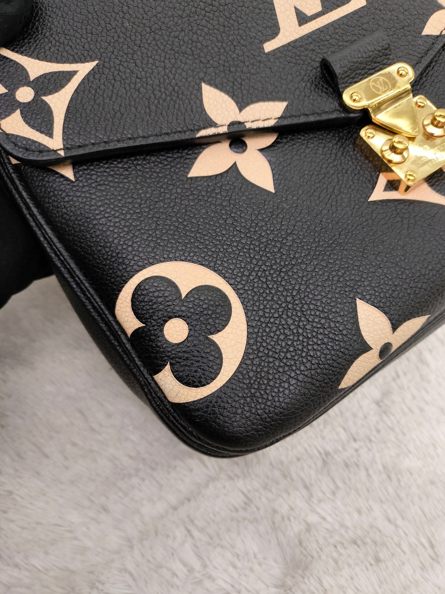 LV Metis Empreinte Noir Creme (CHIP)