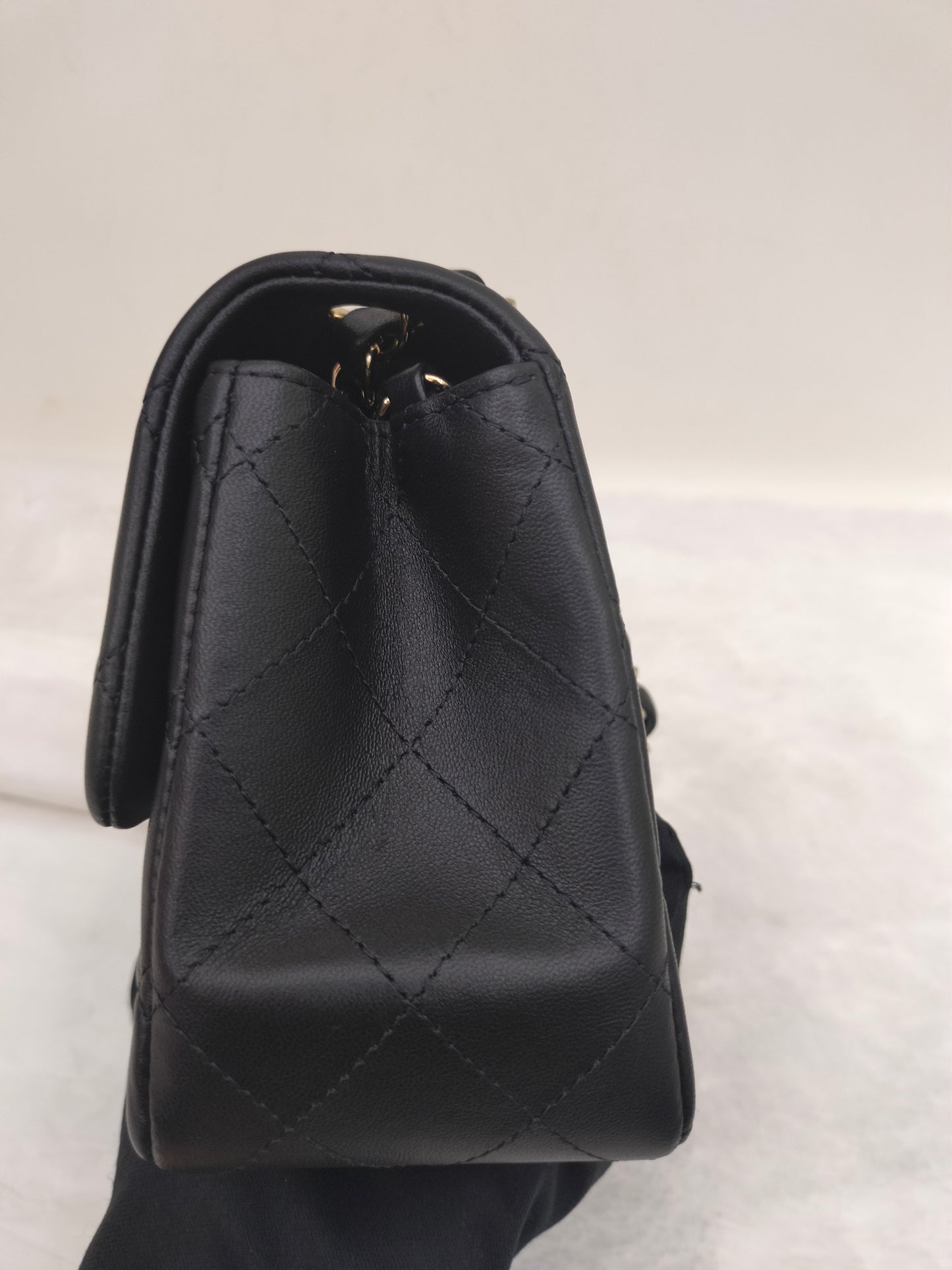 *NEW* Chanel Mini Square Lamb Black GHW (CHIP)