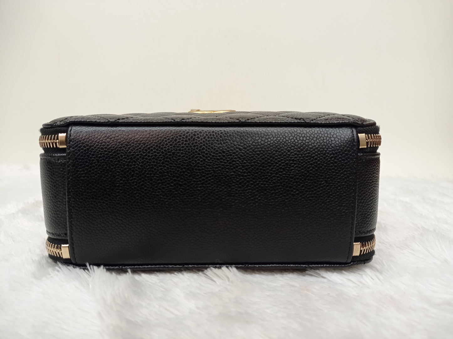 *Neverbeen Used* Chanel Pick Me Up Vanity Case Small Caviar Black GHW (CHIP)