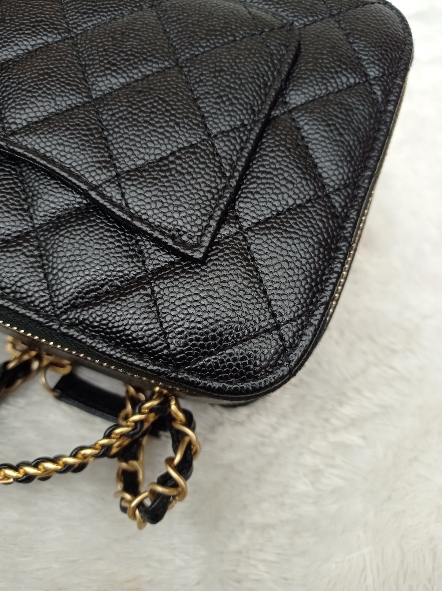 *Neverbeen Used* Chanel Pick Me Up Vanity Case Small Caviar Black GHW (CHIP)