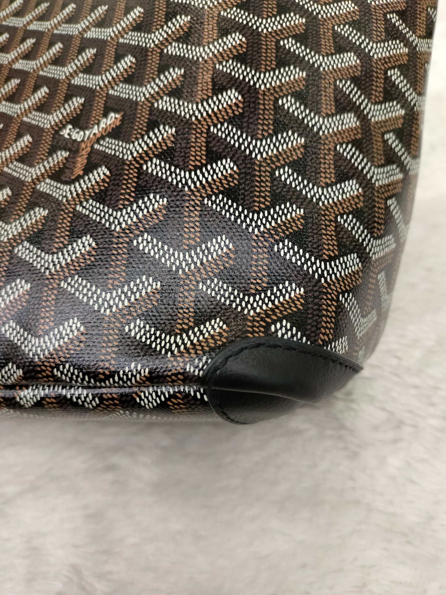 *Excellent Condition* Goyard Artois PM Noir 2024