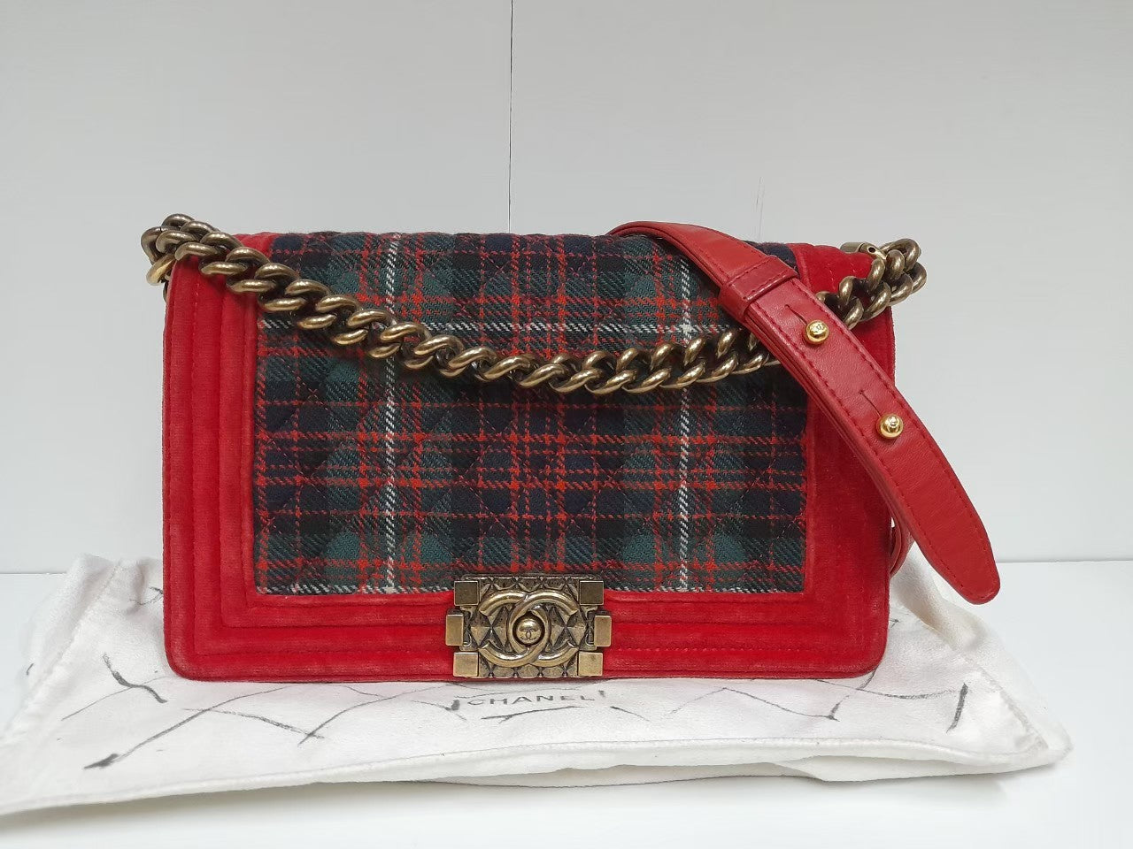 Chanel Boy 25 Tweed Red RGHW #18 Size 25x15x19