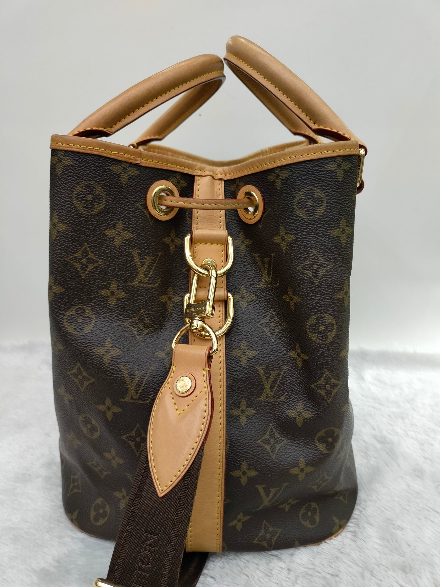 LV Neo Monogram 2010