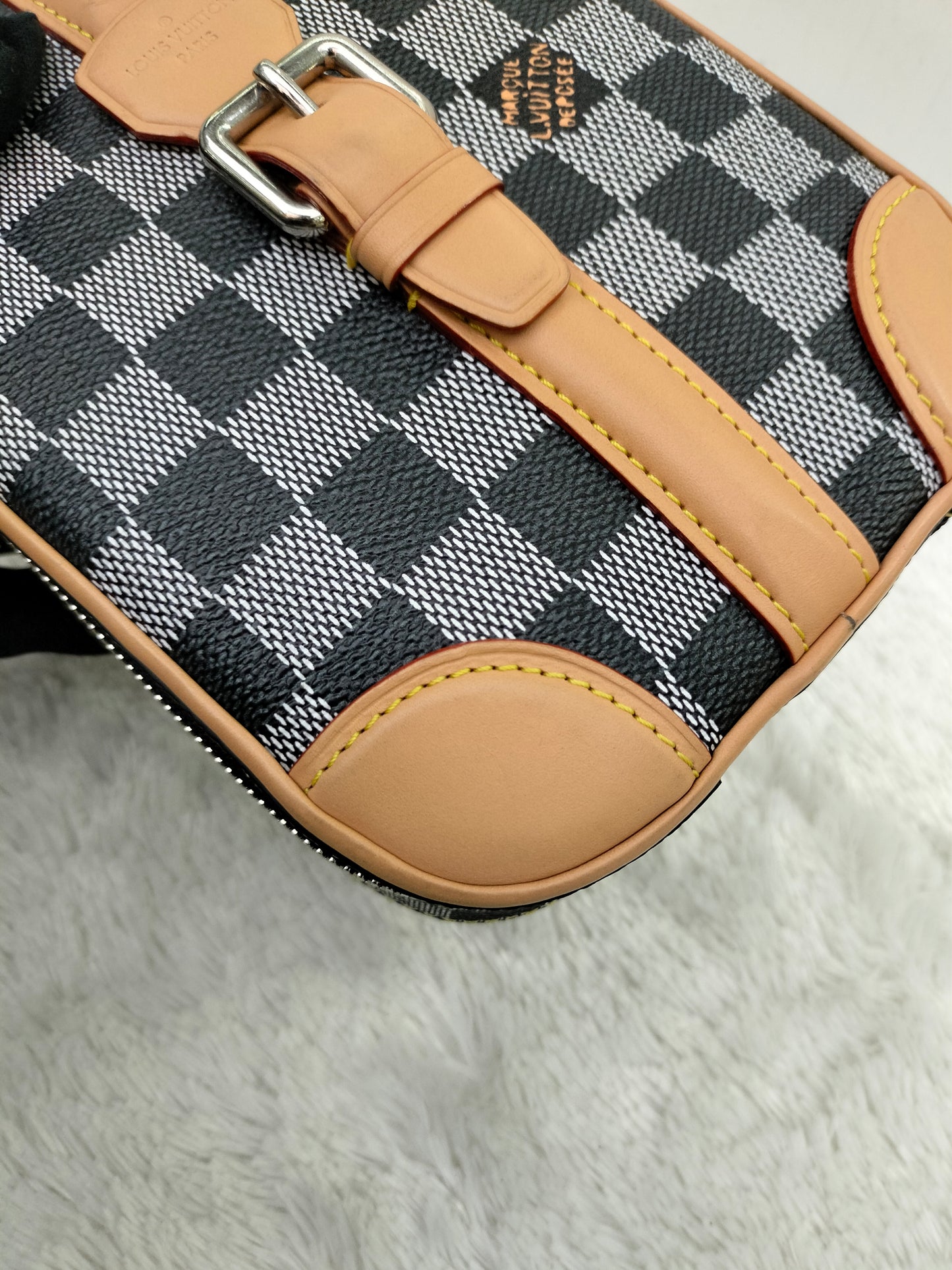 LV Valisette Vertical Damier Colour Noir 2019