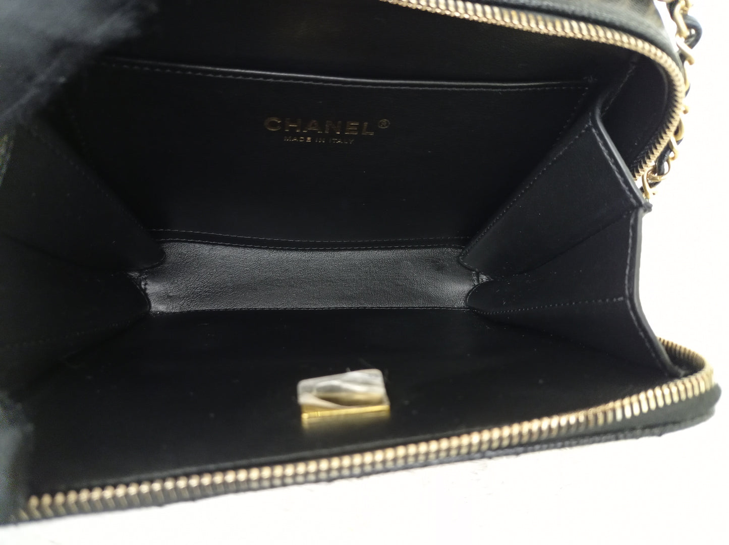 *Neverbeen Used* Chanel Pick Me Up Vanity Case Small Caviar Black GHW (CHIP)
