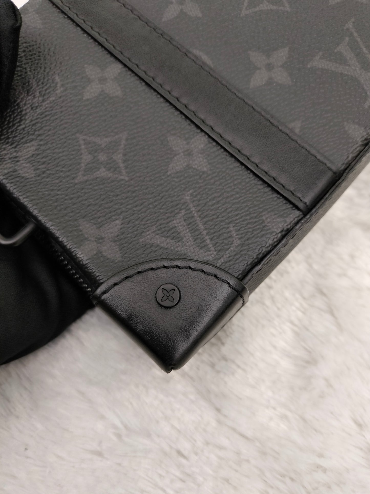 LV Soft Trunk Wallet Monogram Eclipse (CHIP)