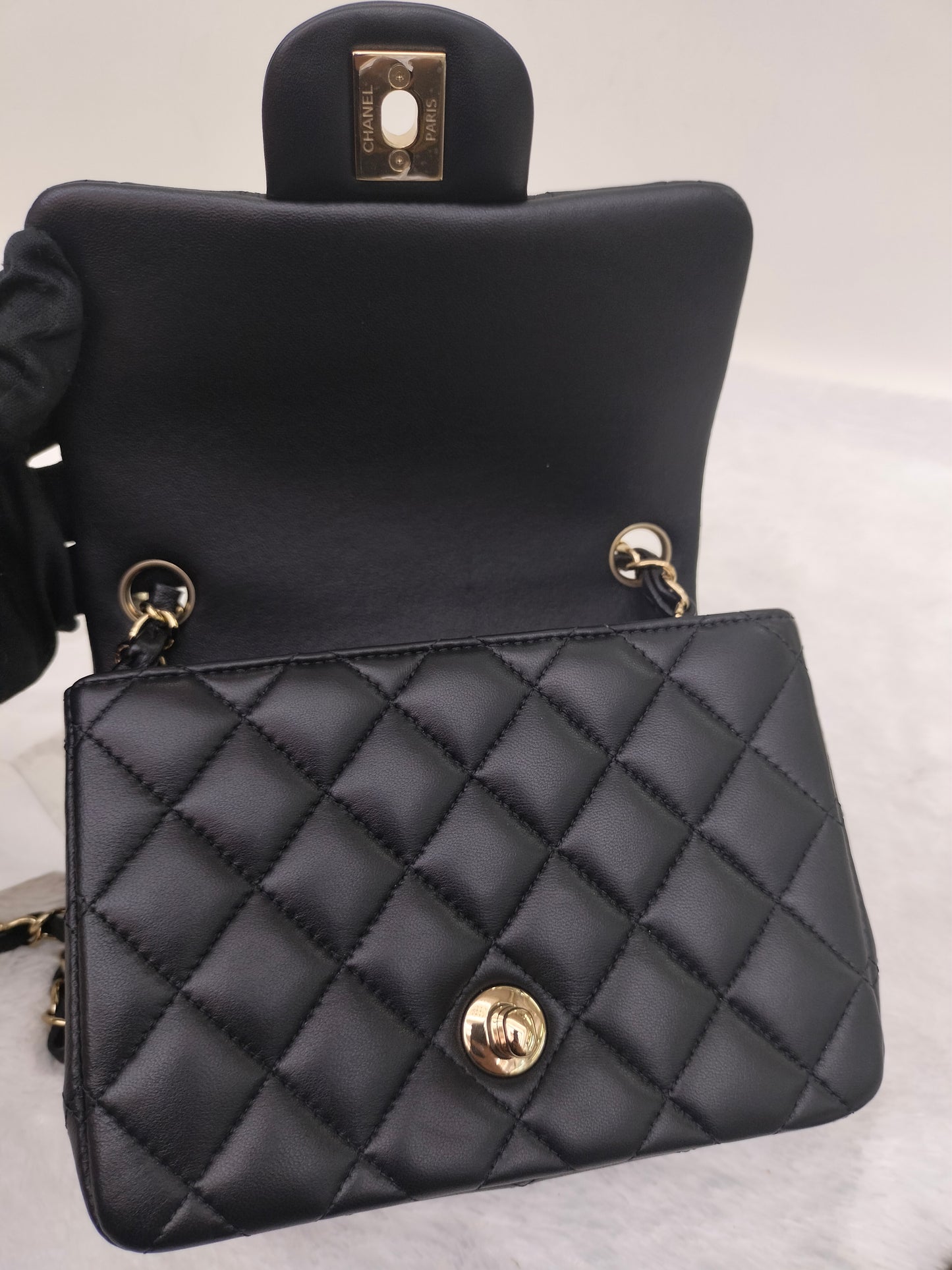 *NEW* Chanel Mini Square Lamb Black GHW (CHIP)