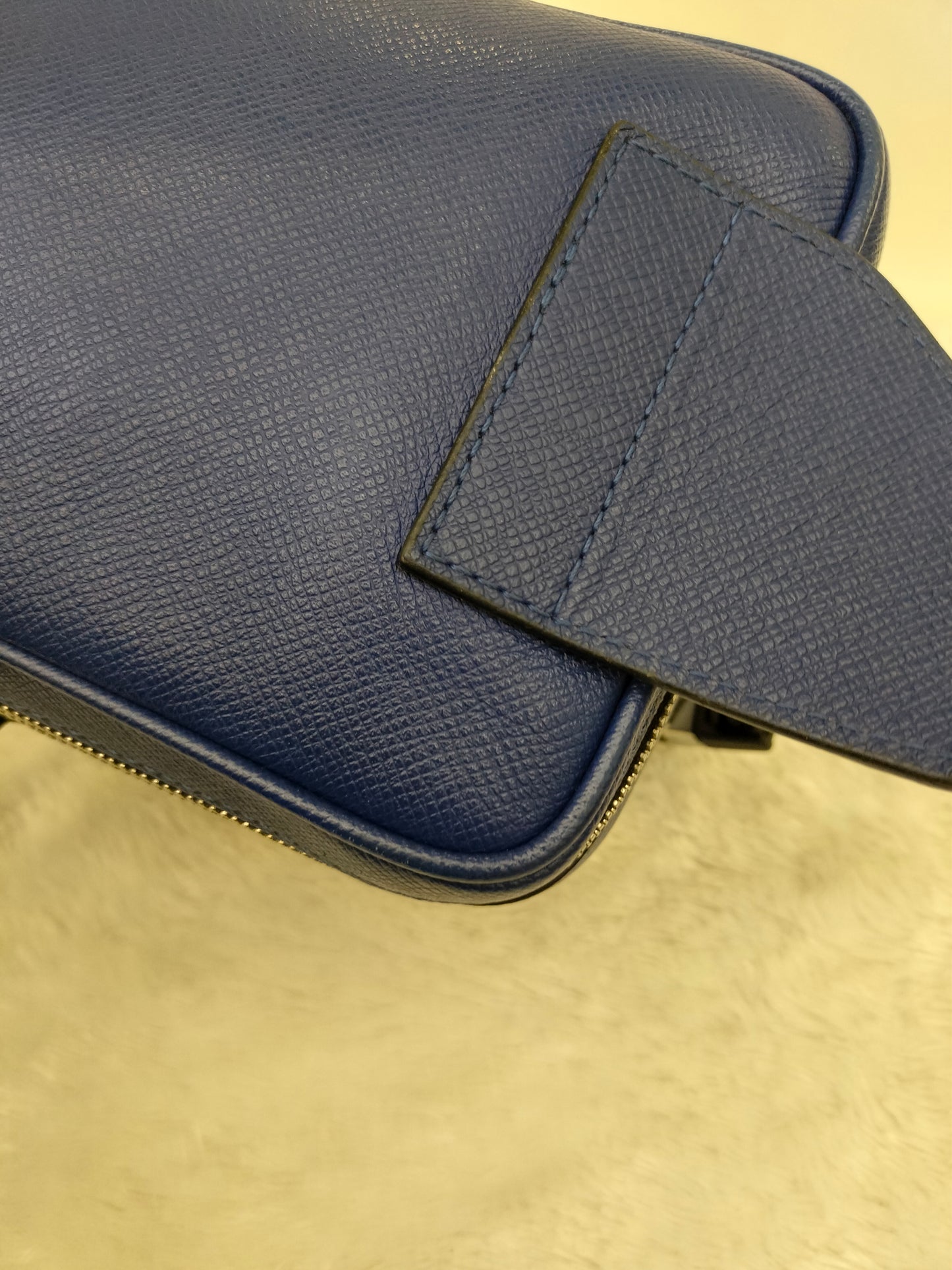 LV Outdoor Bumbag Taiga Cobalt 2019