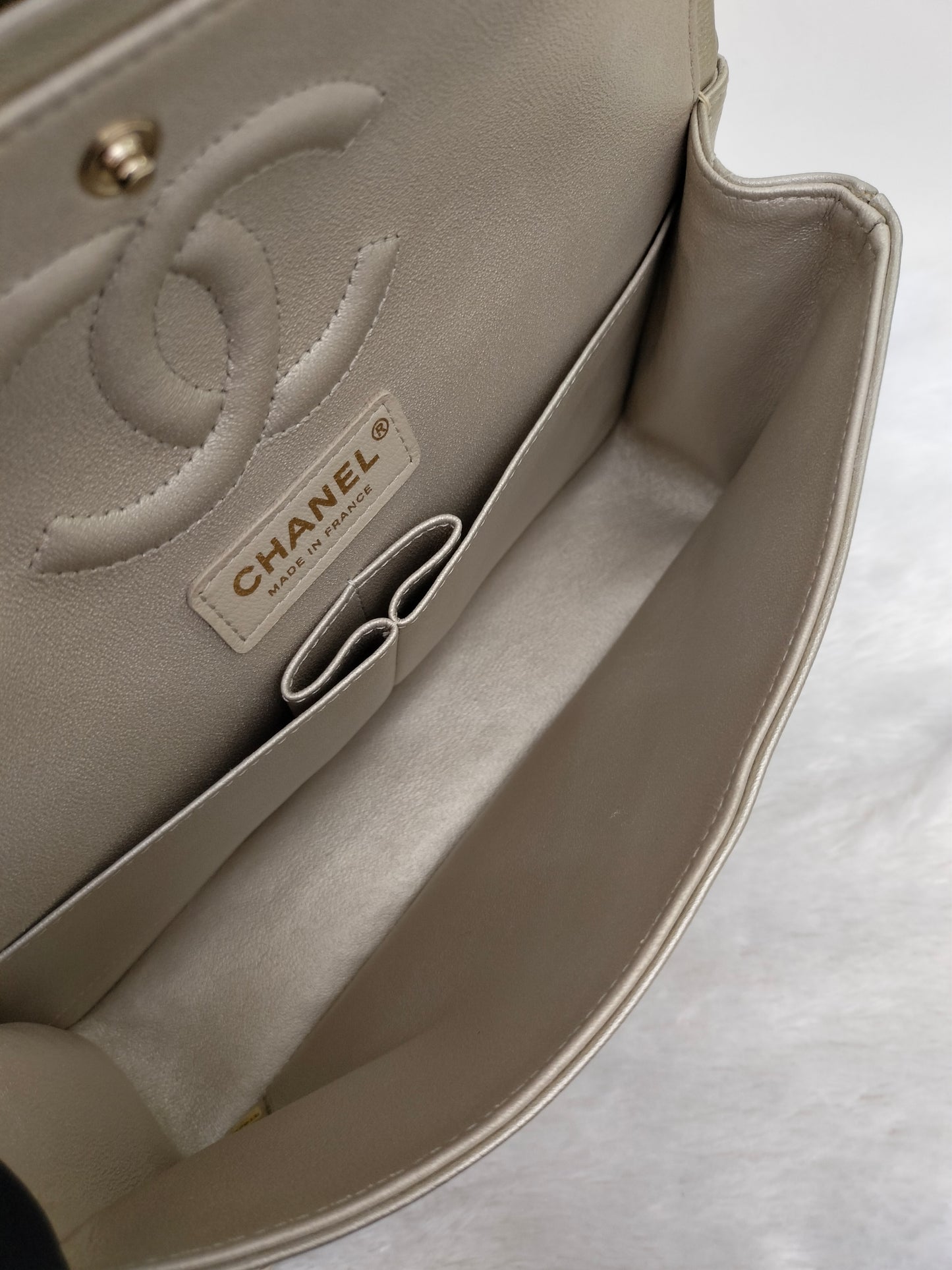 Chanel Medium Caviar Champagne GHW DF #23