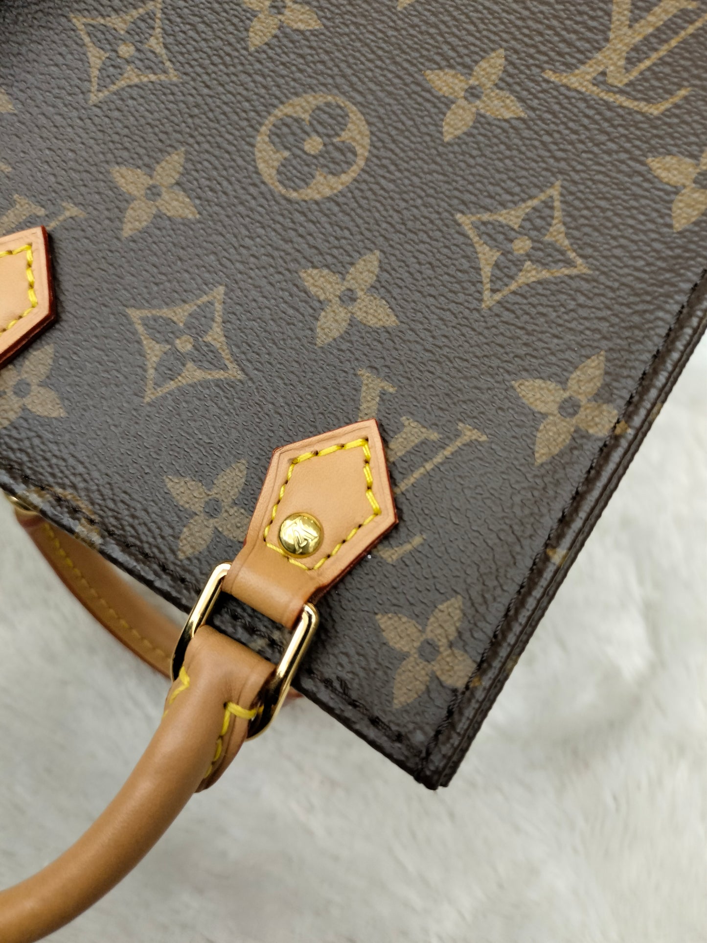 LV Petit Sac Plat Monogram 2021 (CHIP)