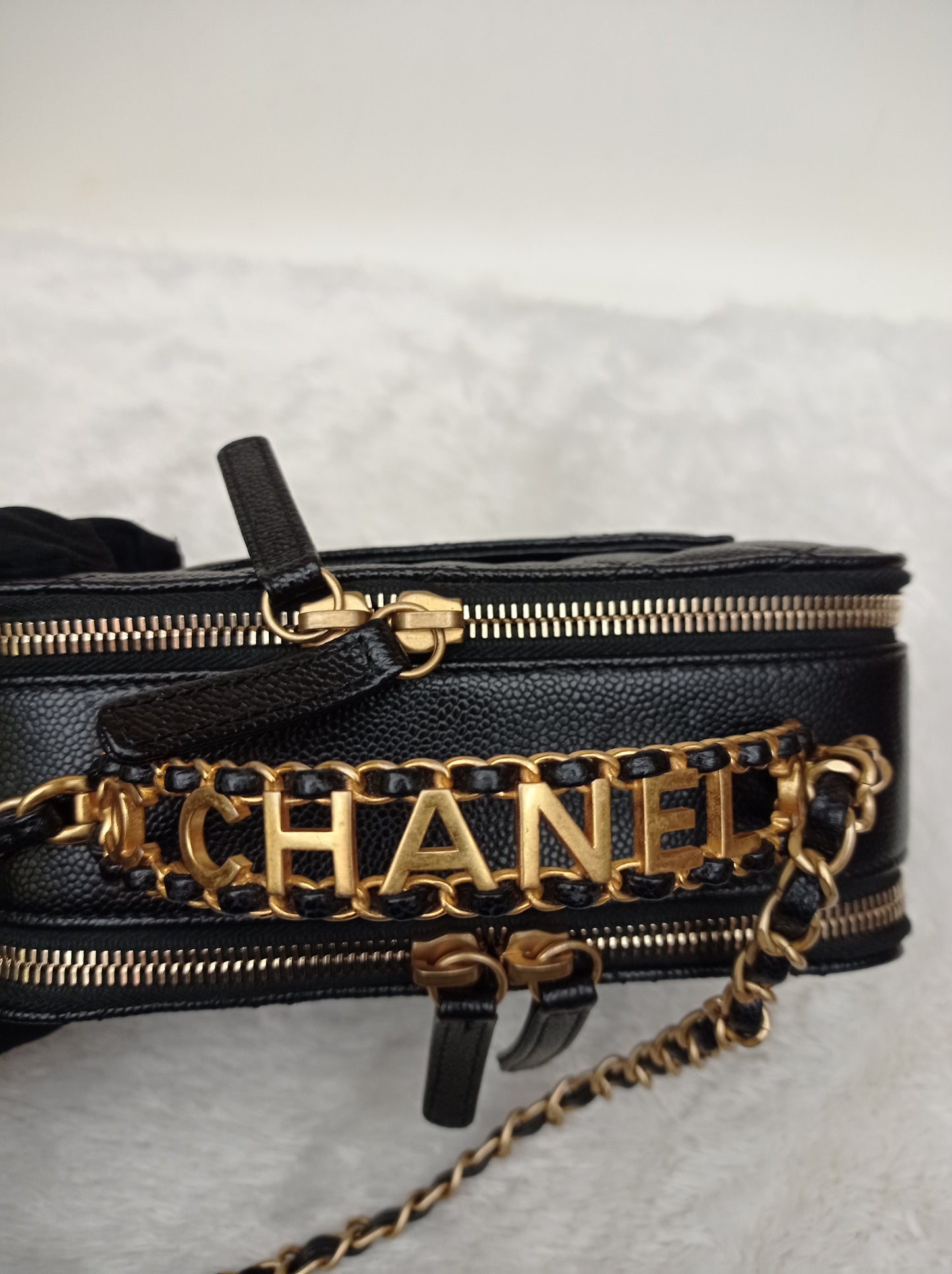 *Neverbeen Used* Chanel Pick Me Up Vanity Case Small Caviar Black GHW (CHIP)