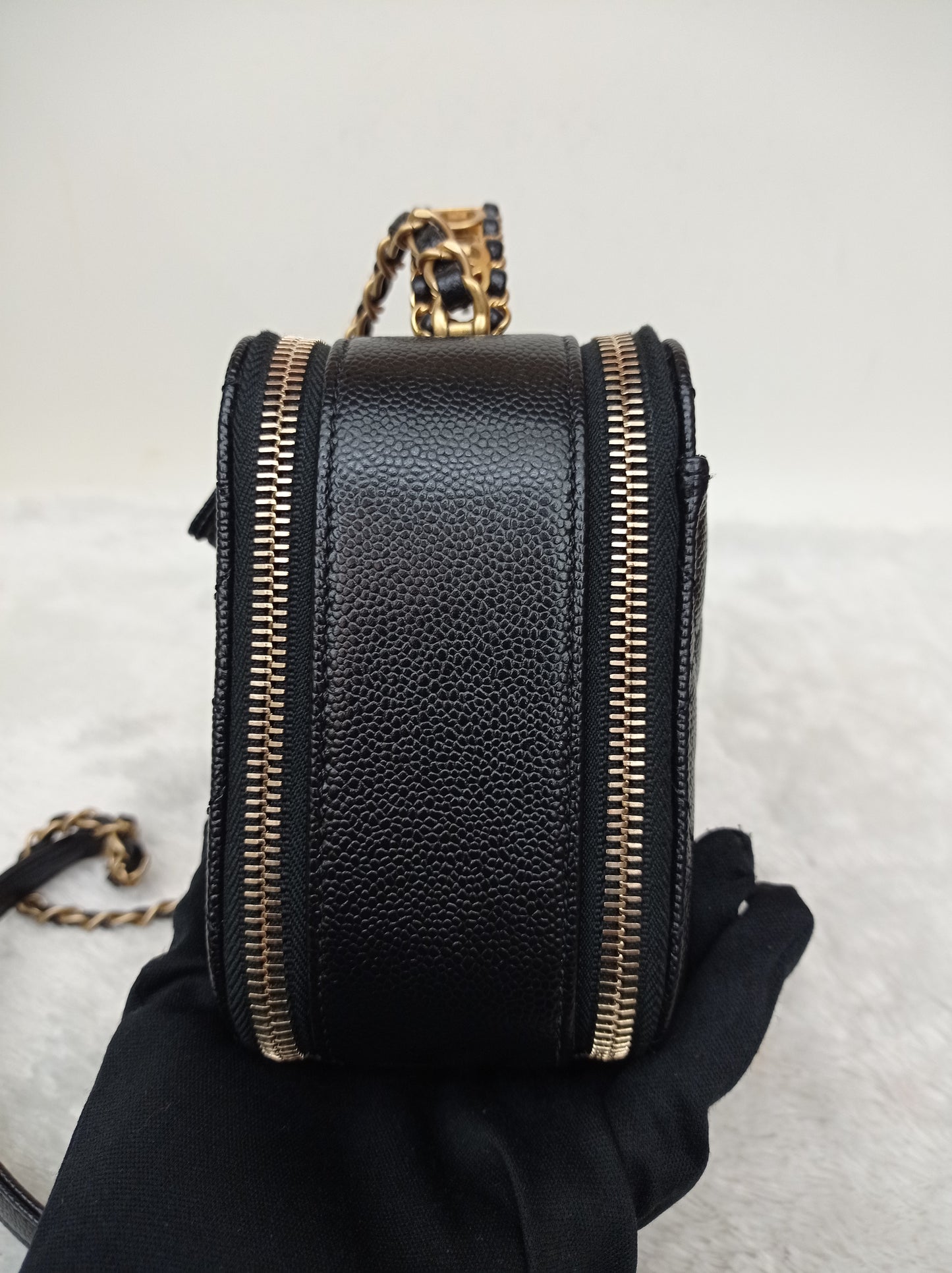 *Neverbeen Used* Chanel Pick Me Up Vanity Case Small Caviar Black GHW (CHIP)