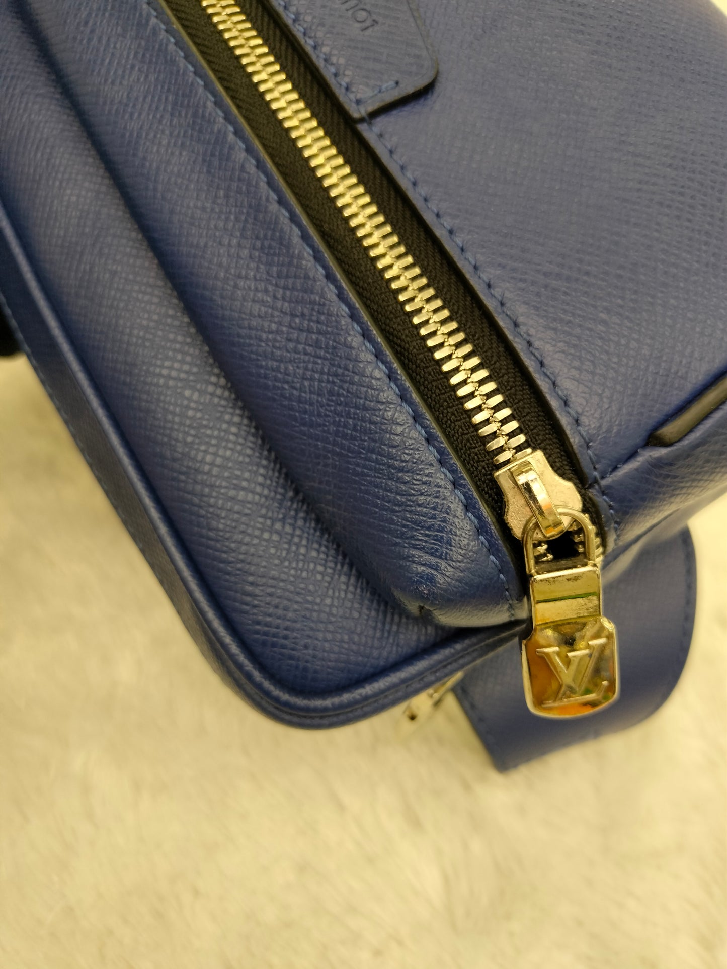 LV Outdoor Bumbag Taiga Cobalt 2019