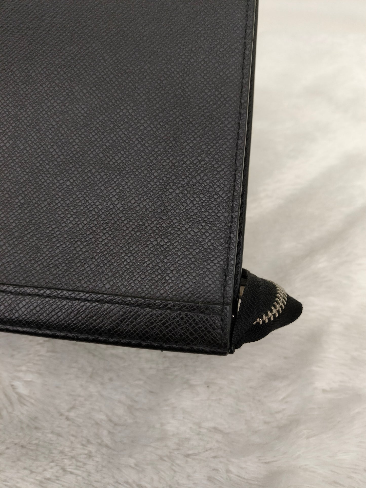 LV Pochette Voyage Taiga Noir 2018