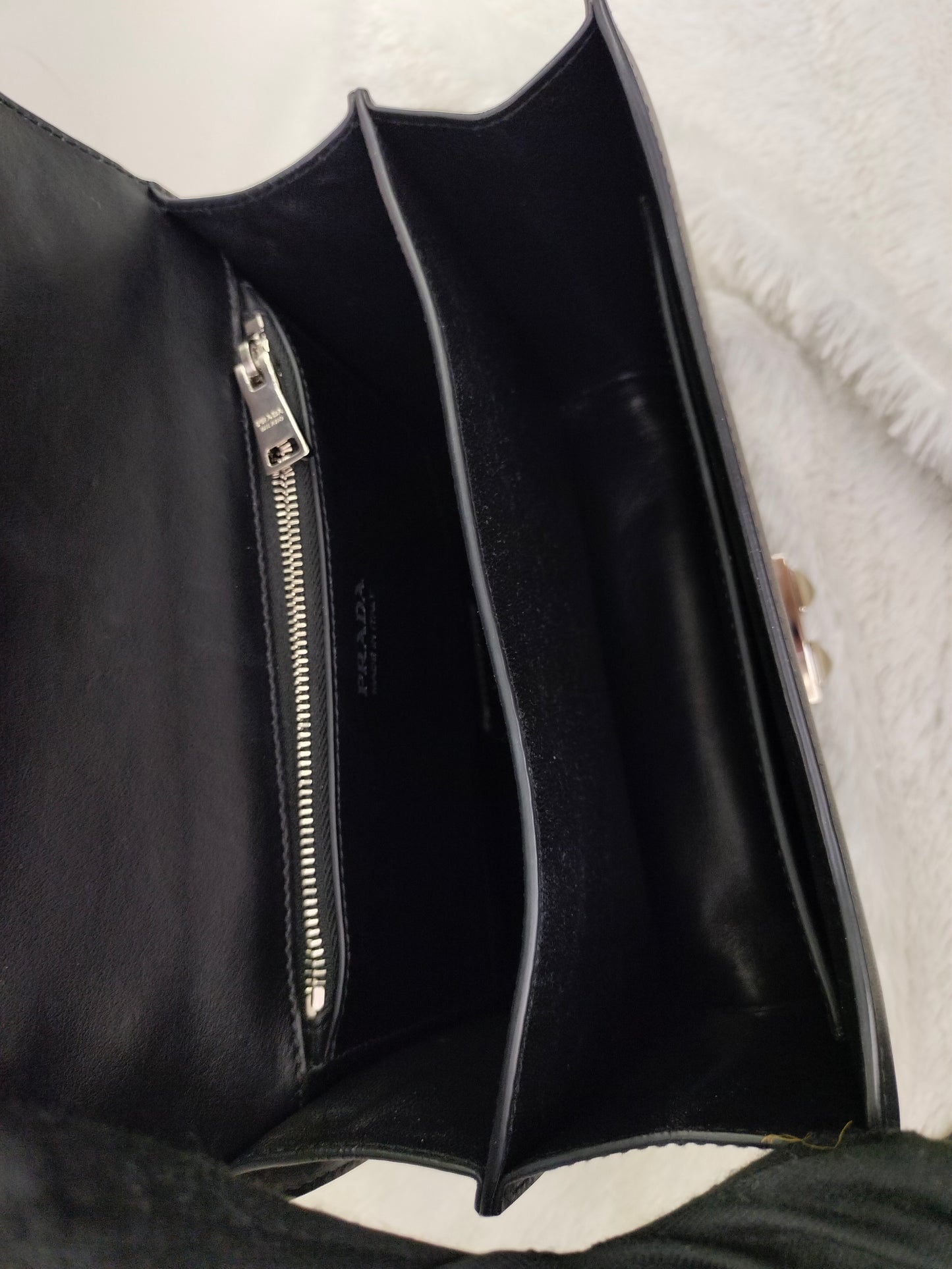 Prada City Calf Saffiano Nero Fuxia SHW