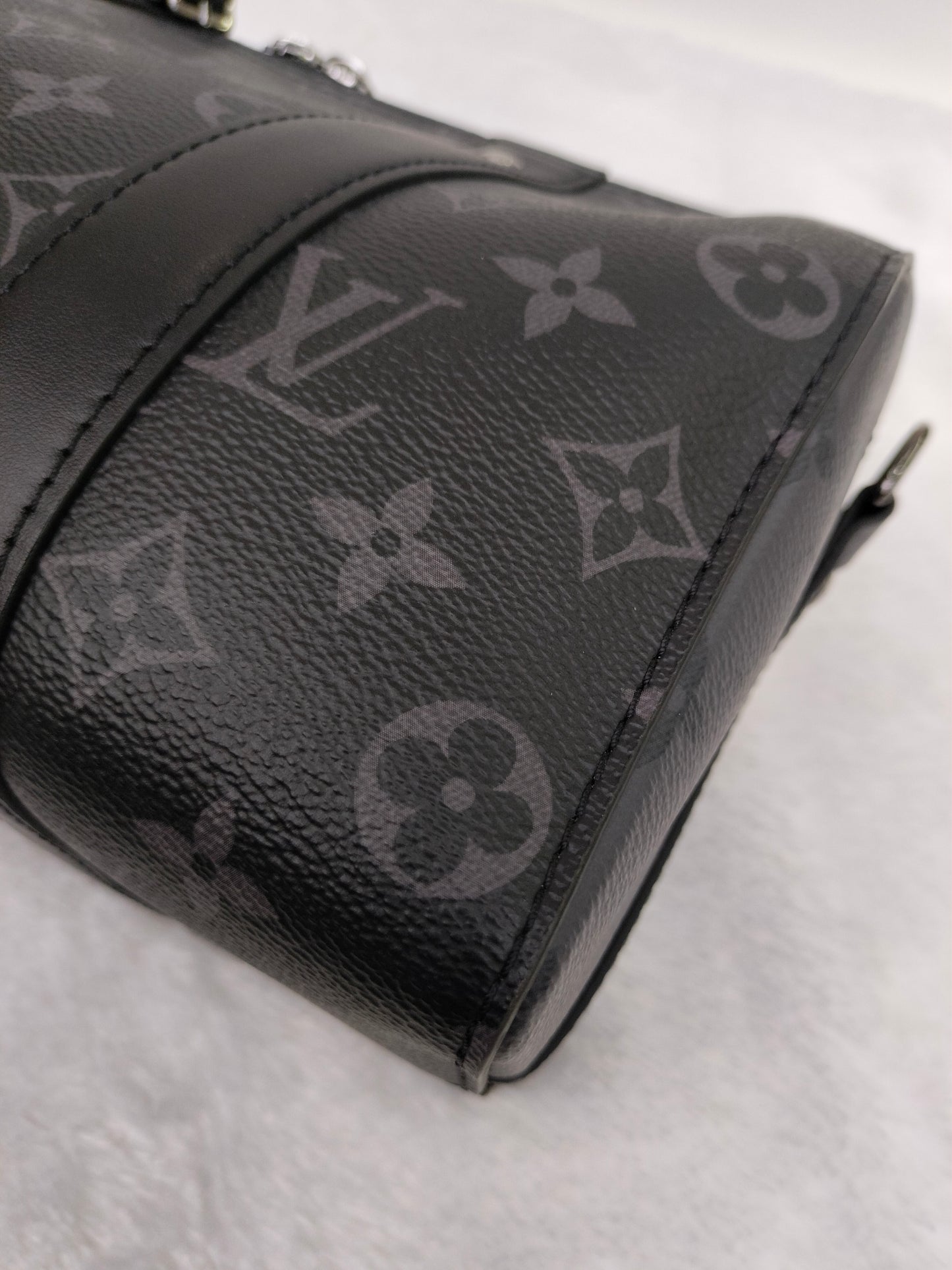 LV City Keepall Monogram Eclipse (CHIP)