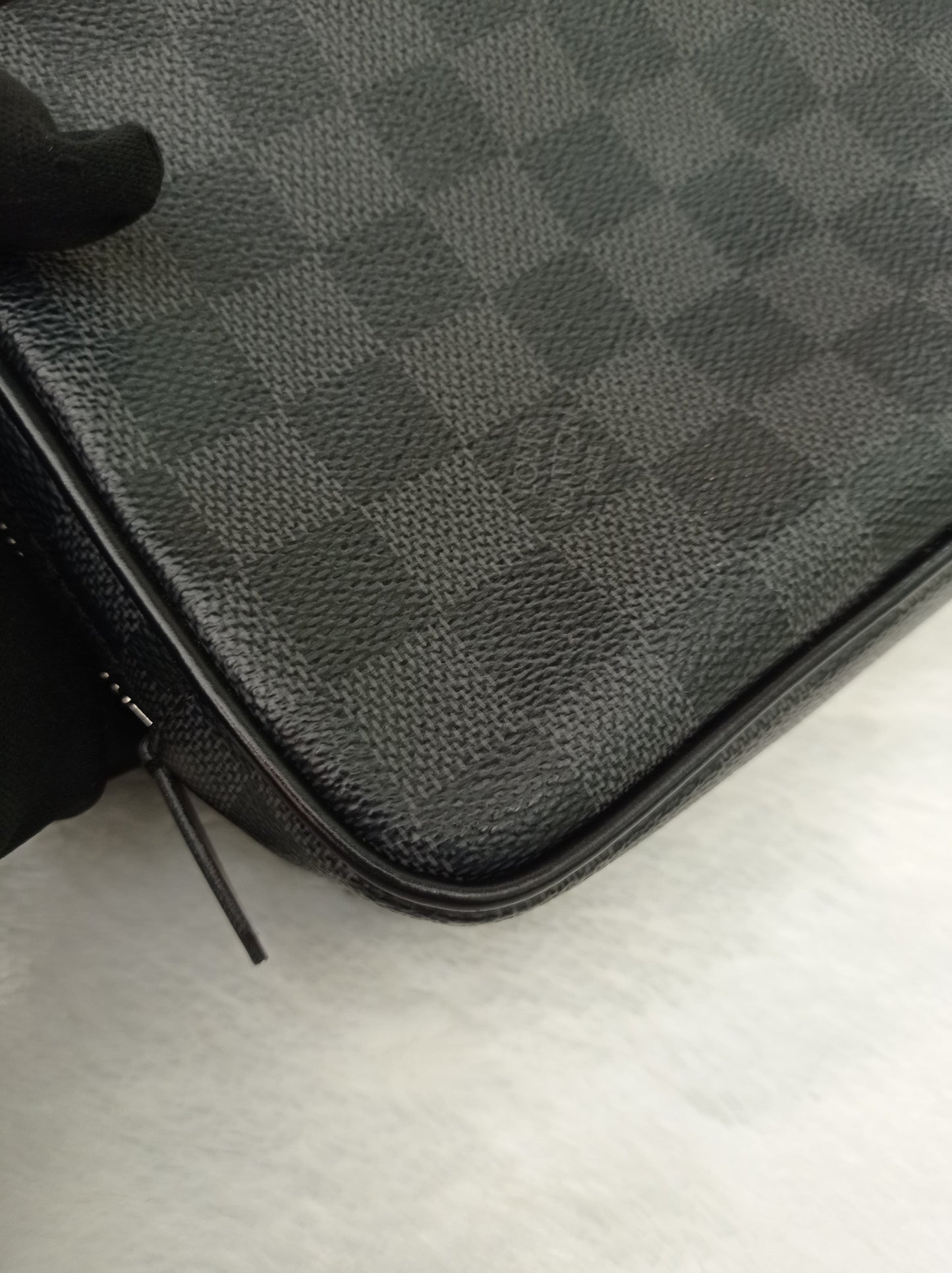 LV Toilet Pouch PM Graphite 2014