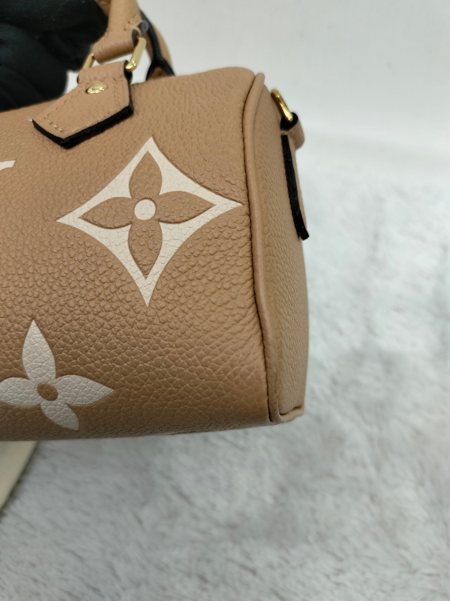 LV Nano Speedy Monogram Empreinte Arizona Creme (CHIP)
