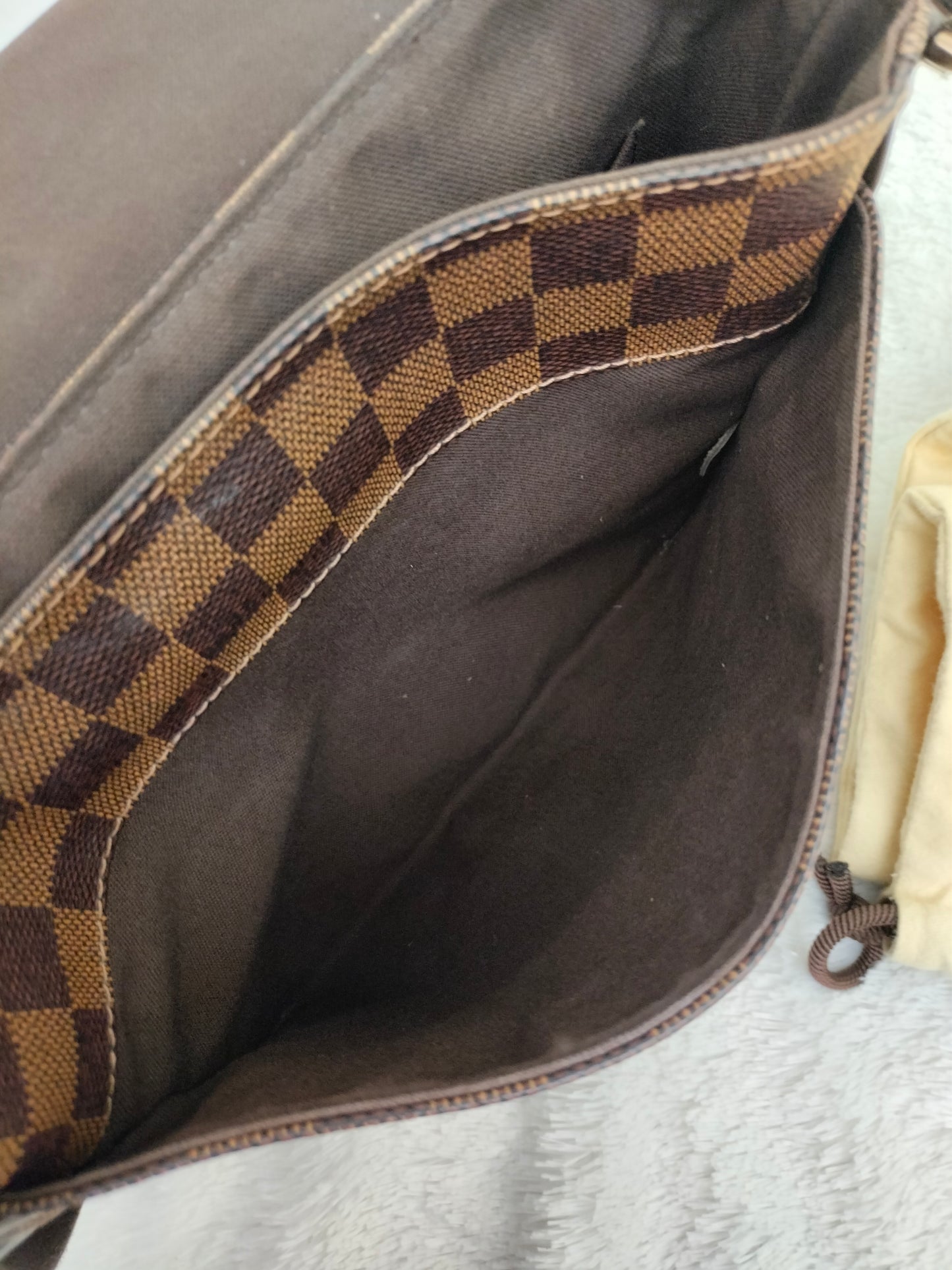 LV District PM Damier