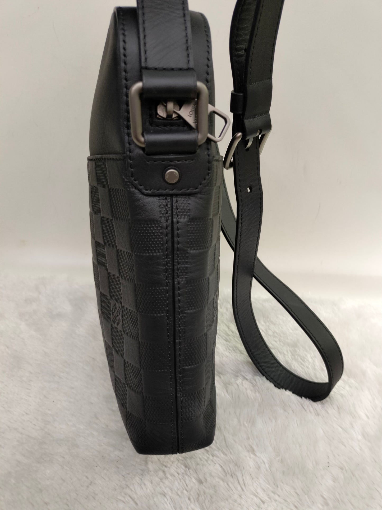 LV District Onyx Damier Infini Black 2017