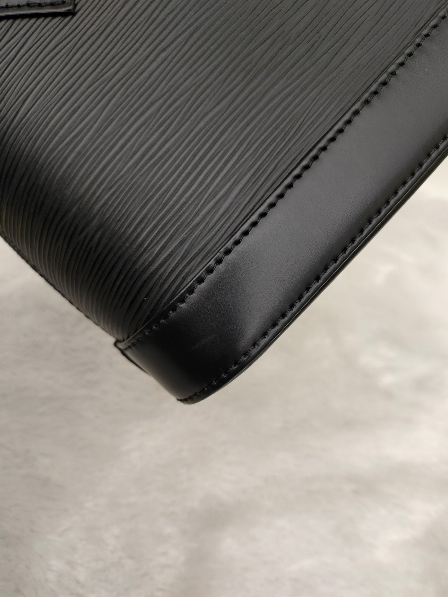LV Alma BB Epi Noir 2020