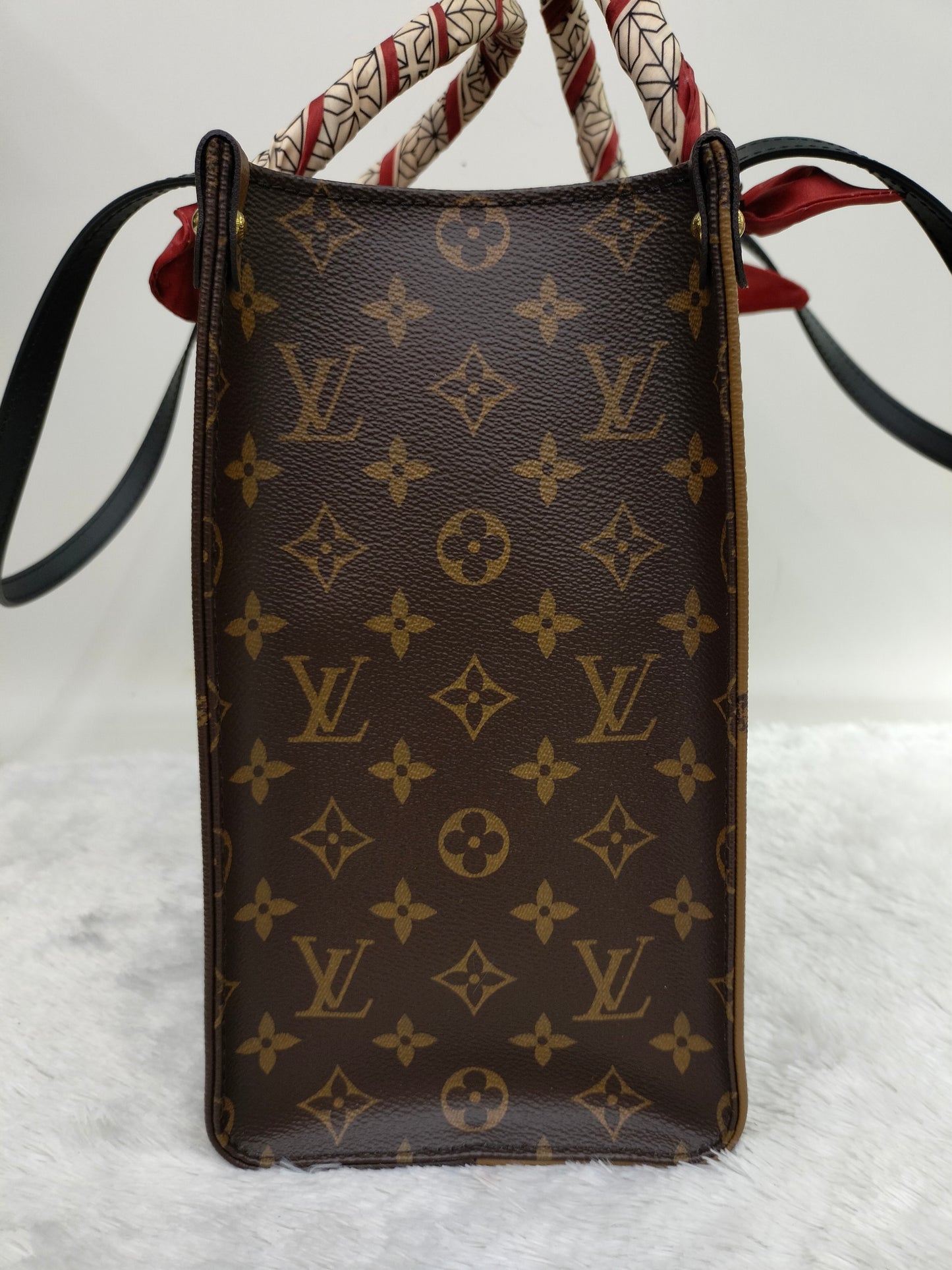 LV OTG MM Monogram Reverse Giant (CHIP)