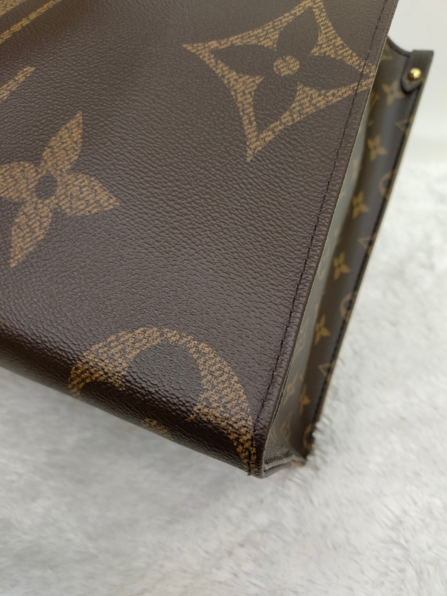 LV OTG MM Monogram Reverse Giant (CHIP)