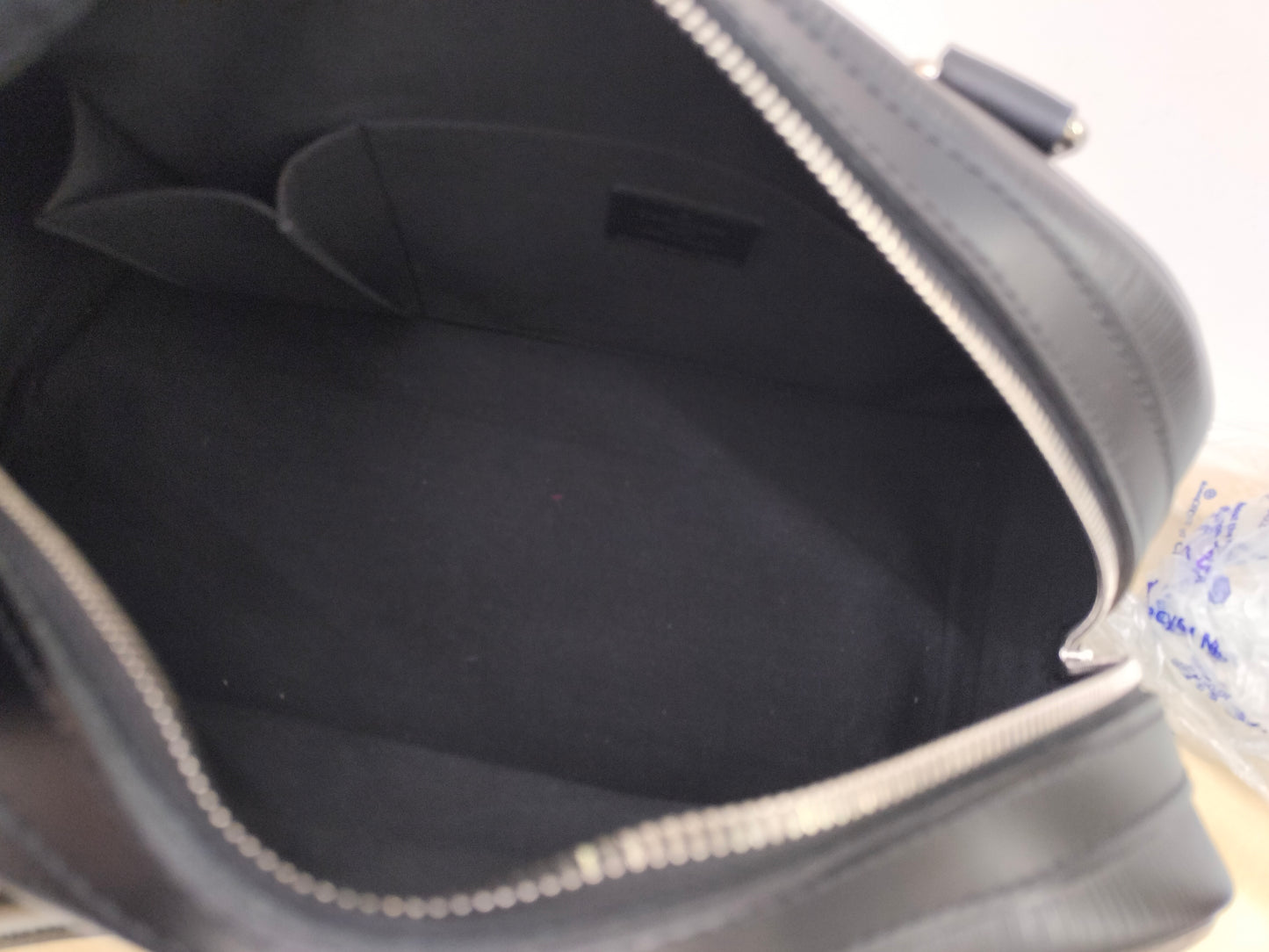 LV Bowling Montaigne PM Epi Noir 2006