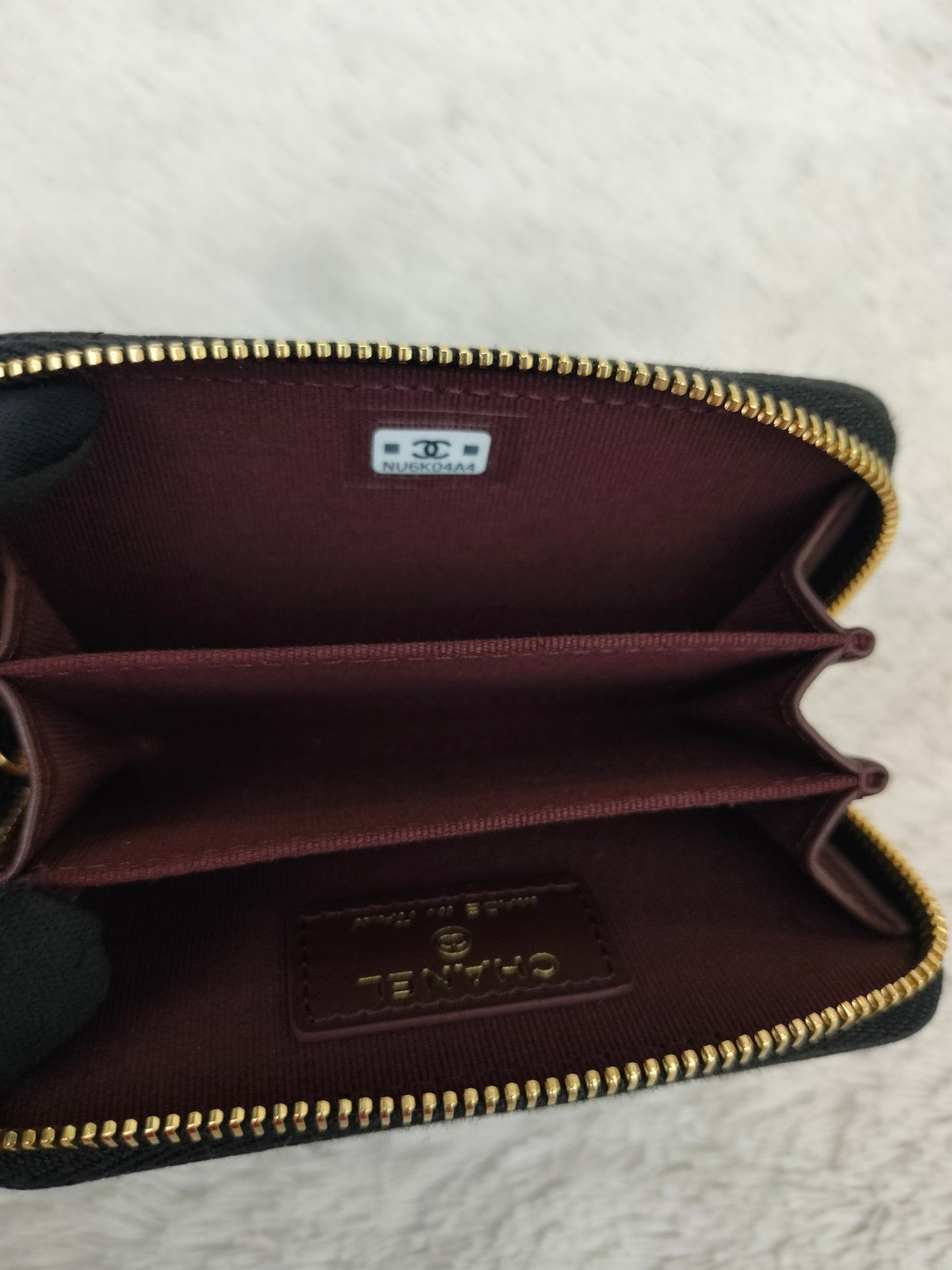 *NEW* Chanel Zippy Card Holder Caviar Black GHW (CHIP)