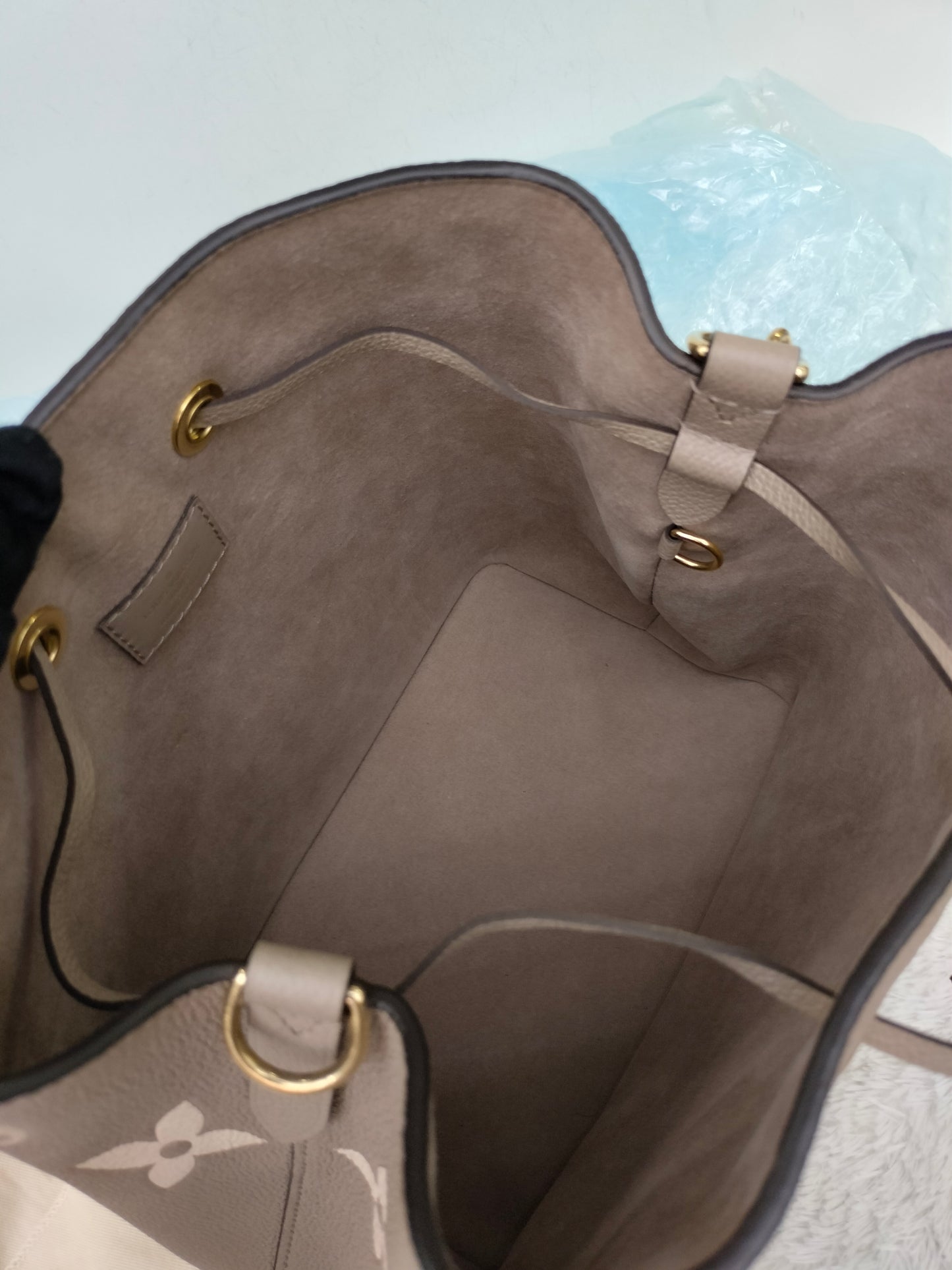 LV Neo Noe MM Monogram Tourterelle Creme 2021