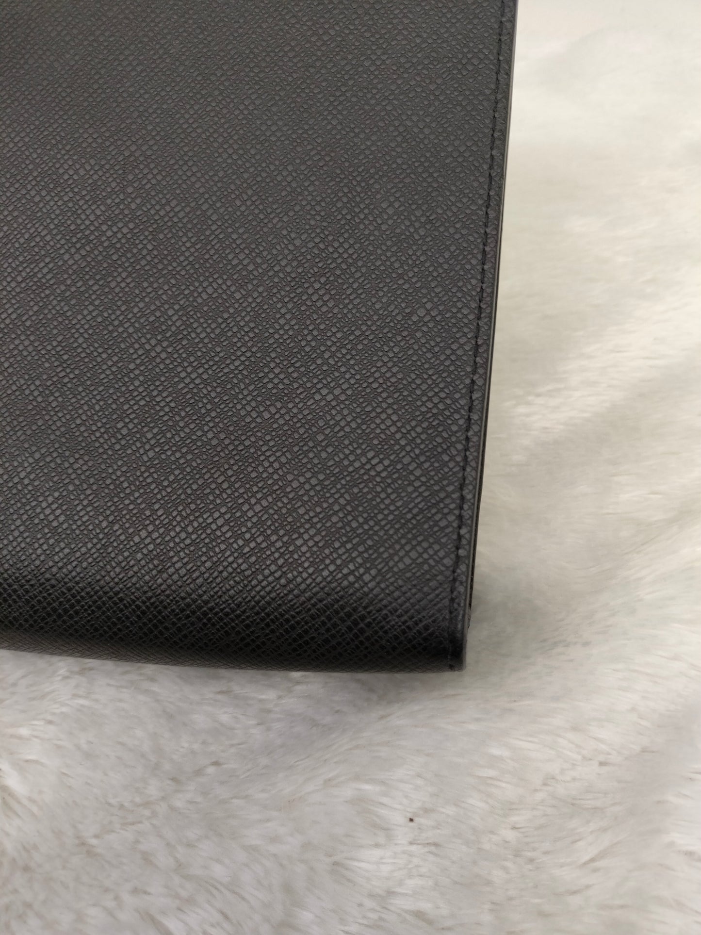 LV Pochette Voyage Taiga Noir 2018