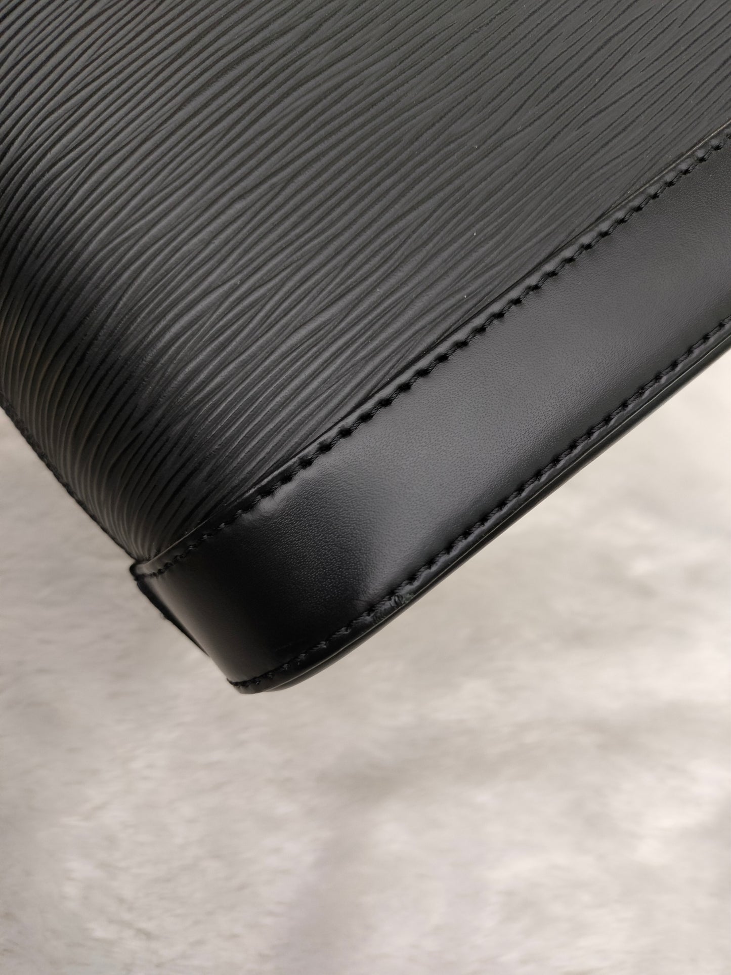 LV Alma BB Epi Noir 2020