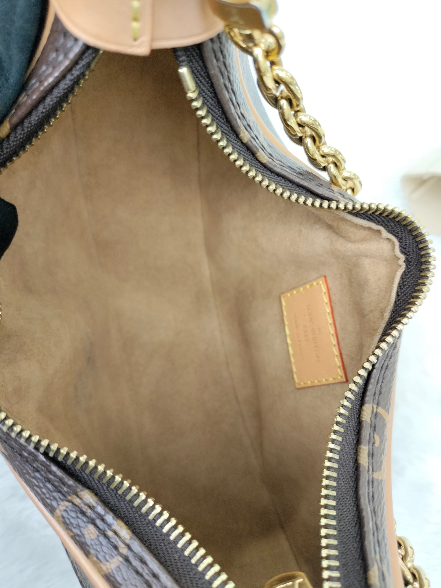 LV Loop Monogram (CHIP)