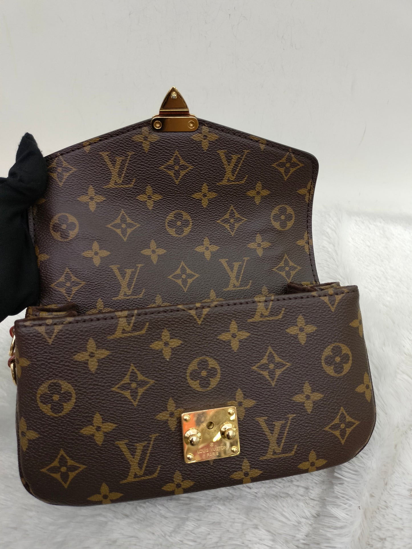 LV Pochette Metis East West Monogram 2023 (CHIP)